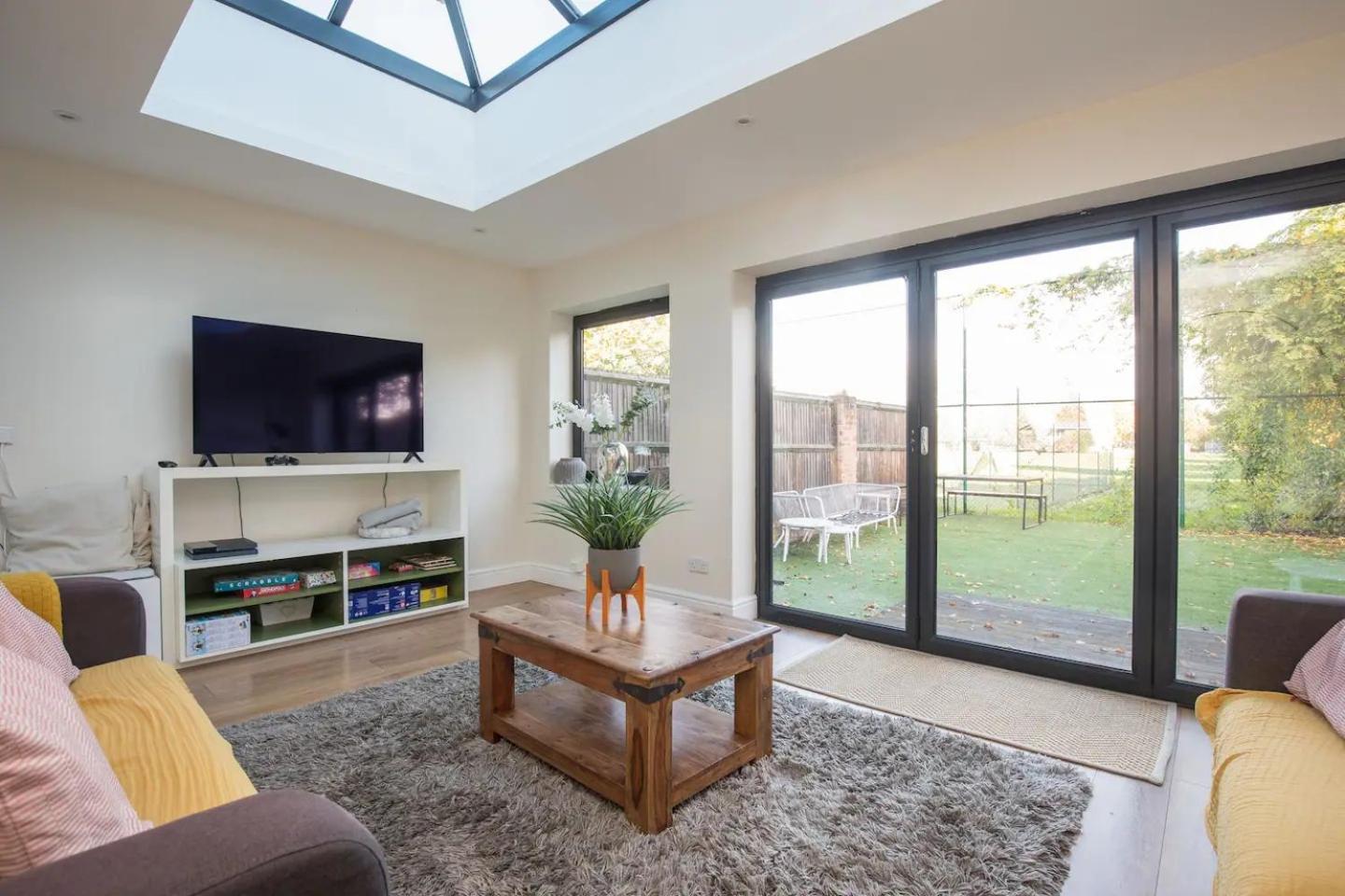 Grand Victorian House, Parking & River Walks