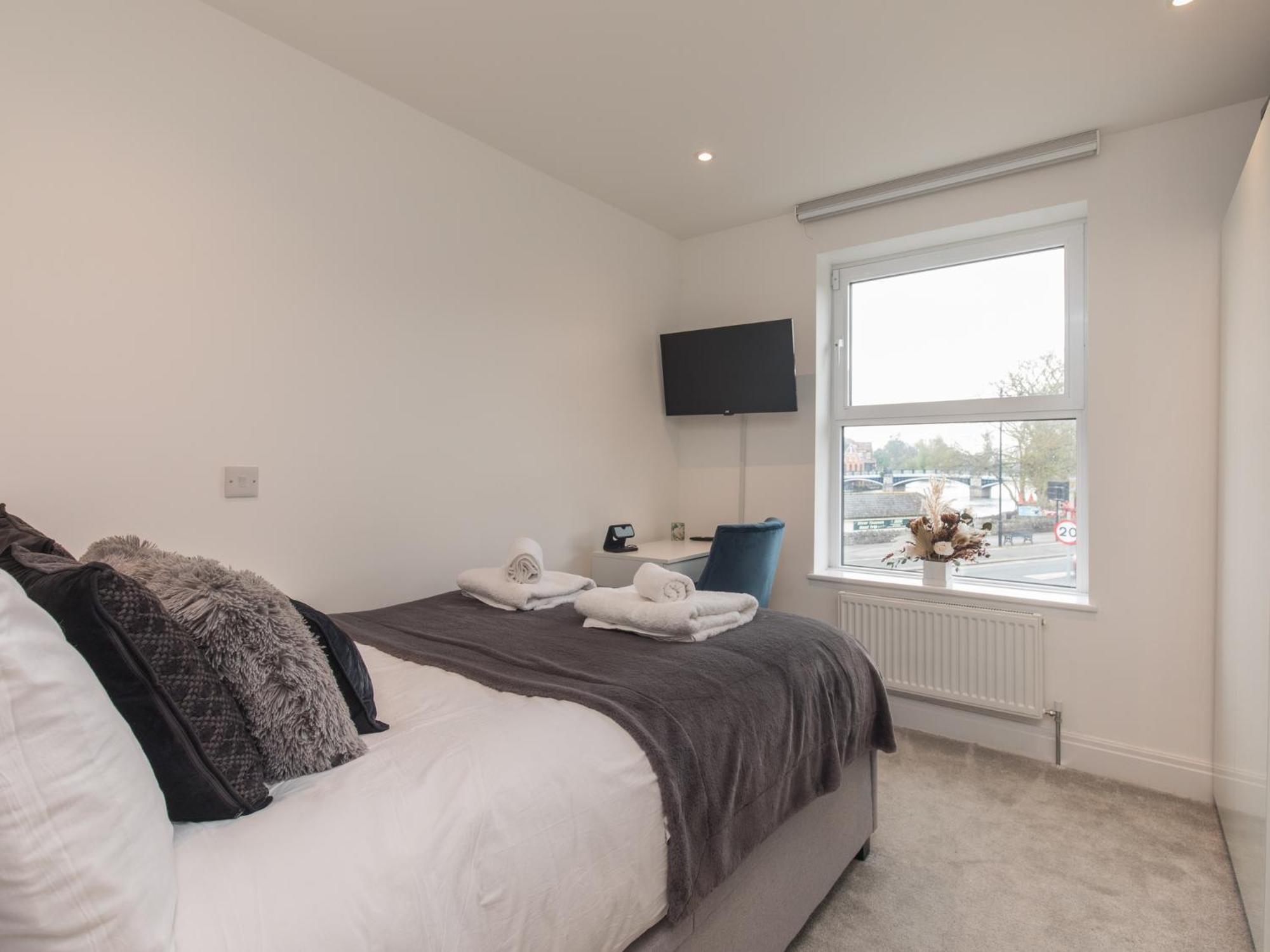 Pass The Keys Luxury 1 Bed Flat On Riverside Apartment Windsor