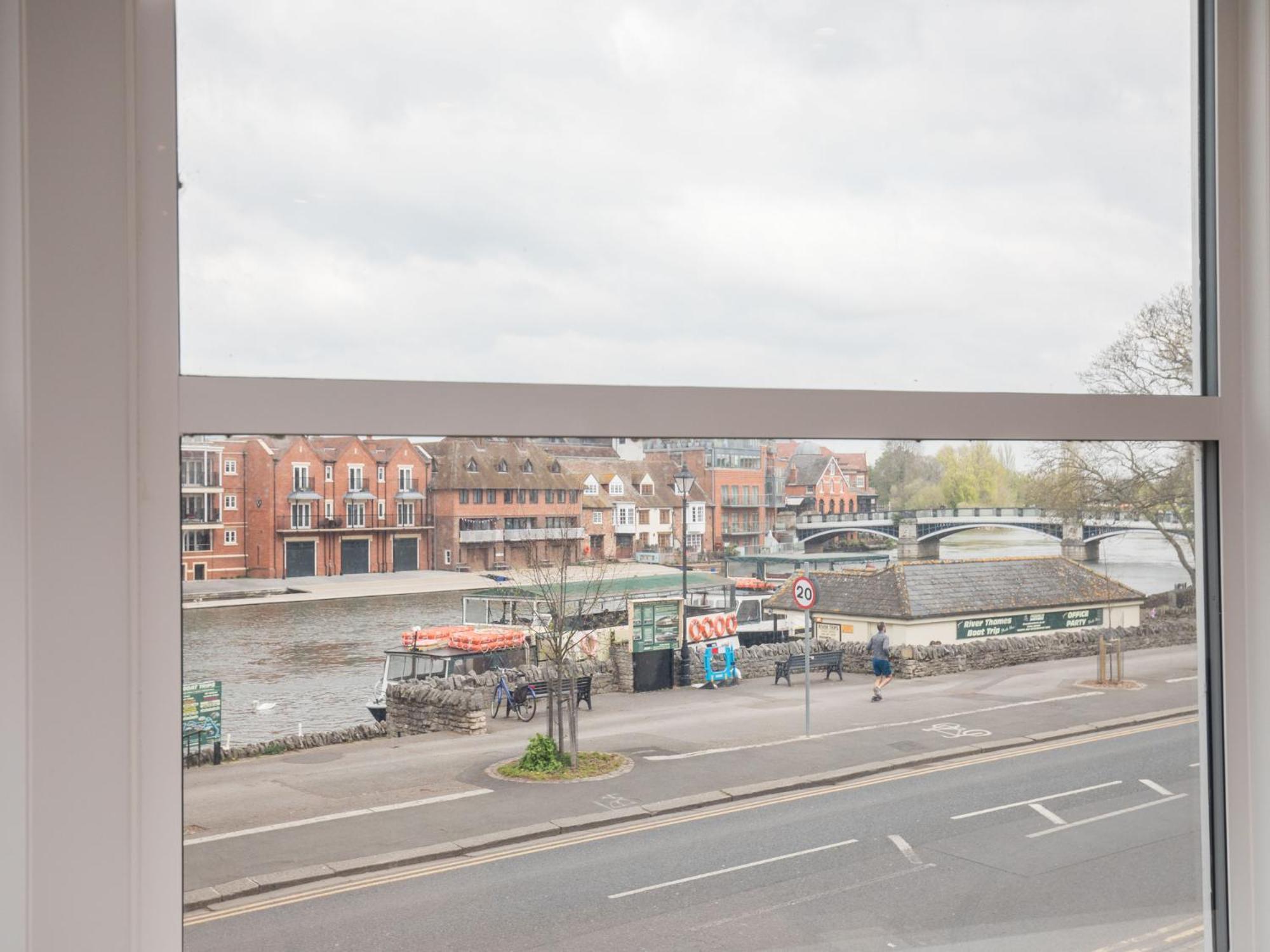 Pass The Keys Luxury 1 Bed Flat On Riverside Apartment Windsor
