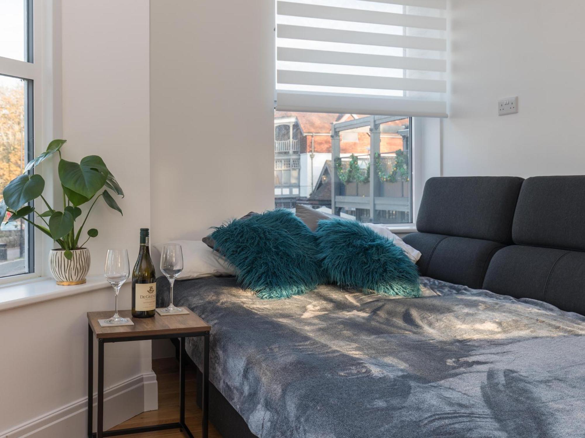Pass The Keys Luxury 1 Bed Flat On Riverside * Windsor