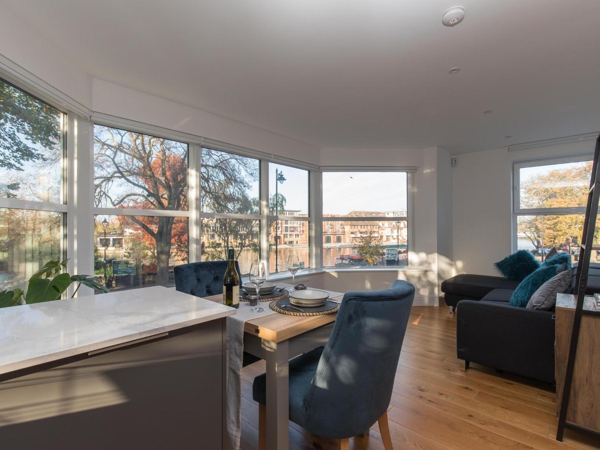 Pass The Keys Luxury 1 Bed Flat On Riverside Windsor