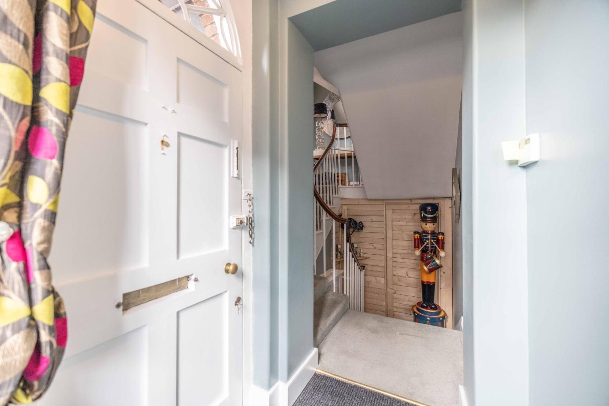 Vip Guard Views! 2 Bed Steps From Castle Holiday home