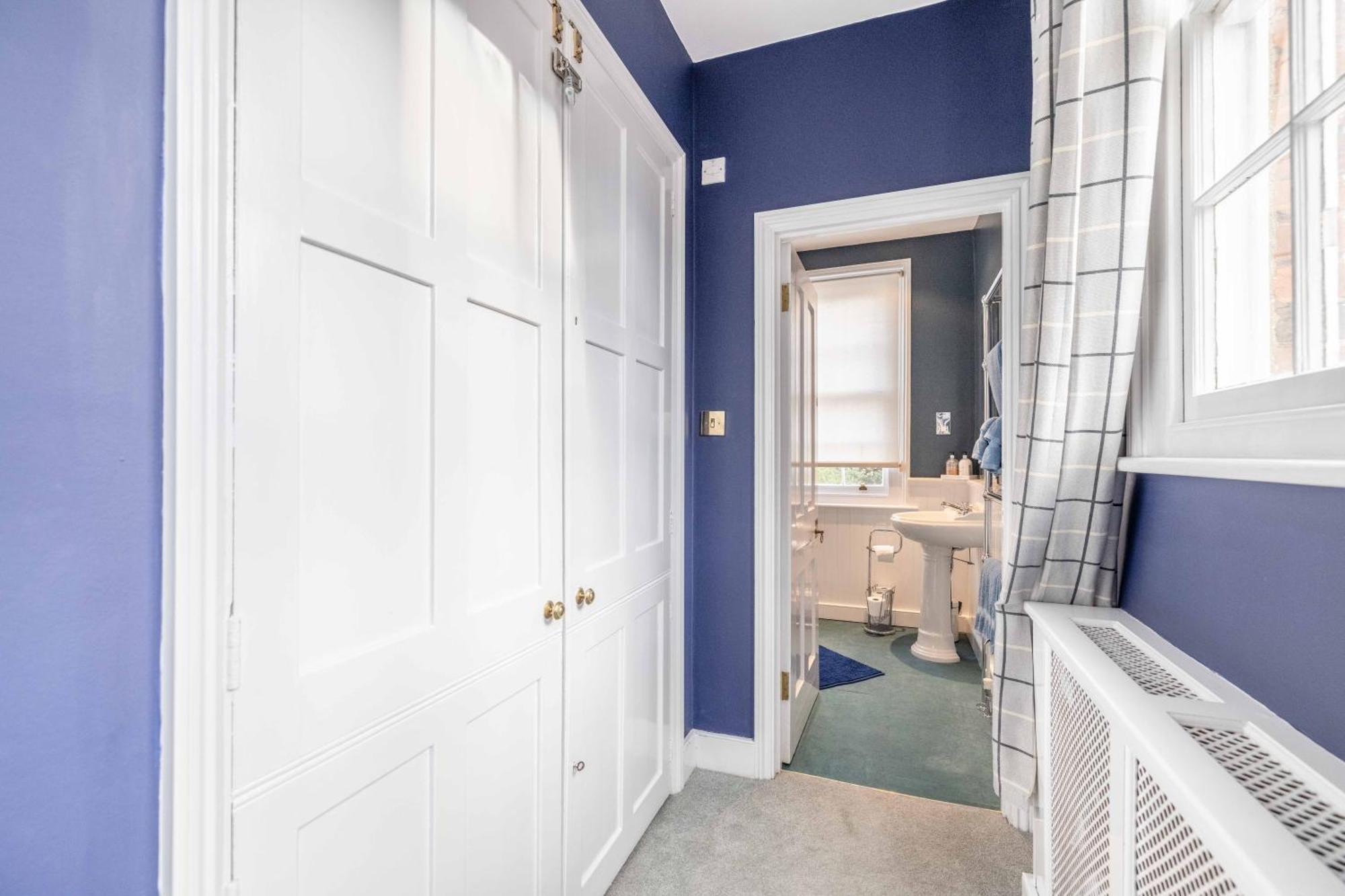 Vip Guard Views! 2 Bed Steps From Castle *