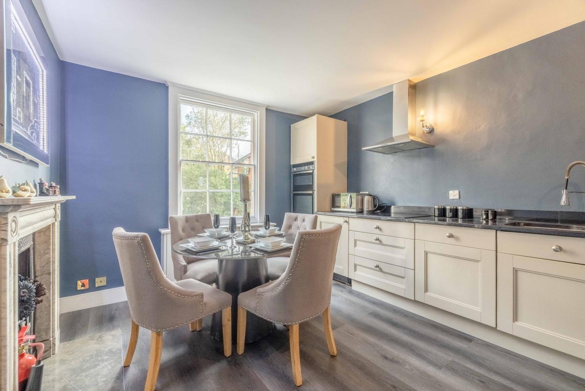 Holiday home Vip Guard Views! 2 Bed Steps From Castle *