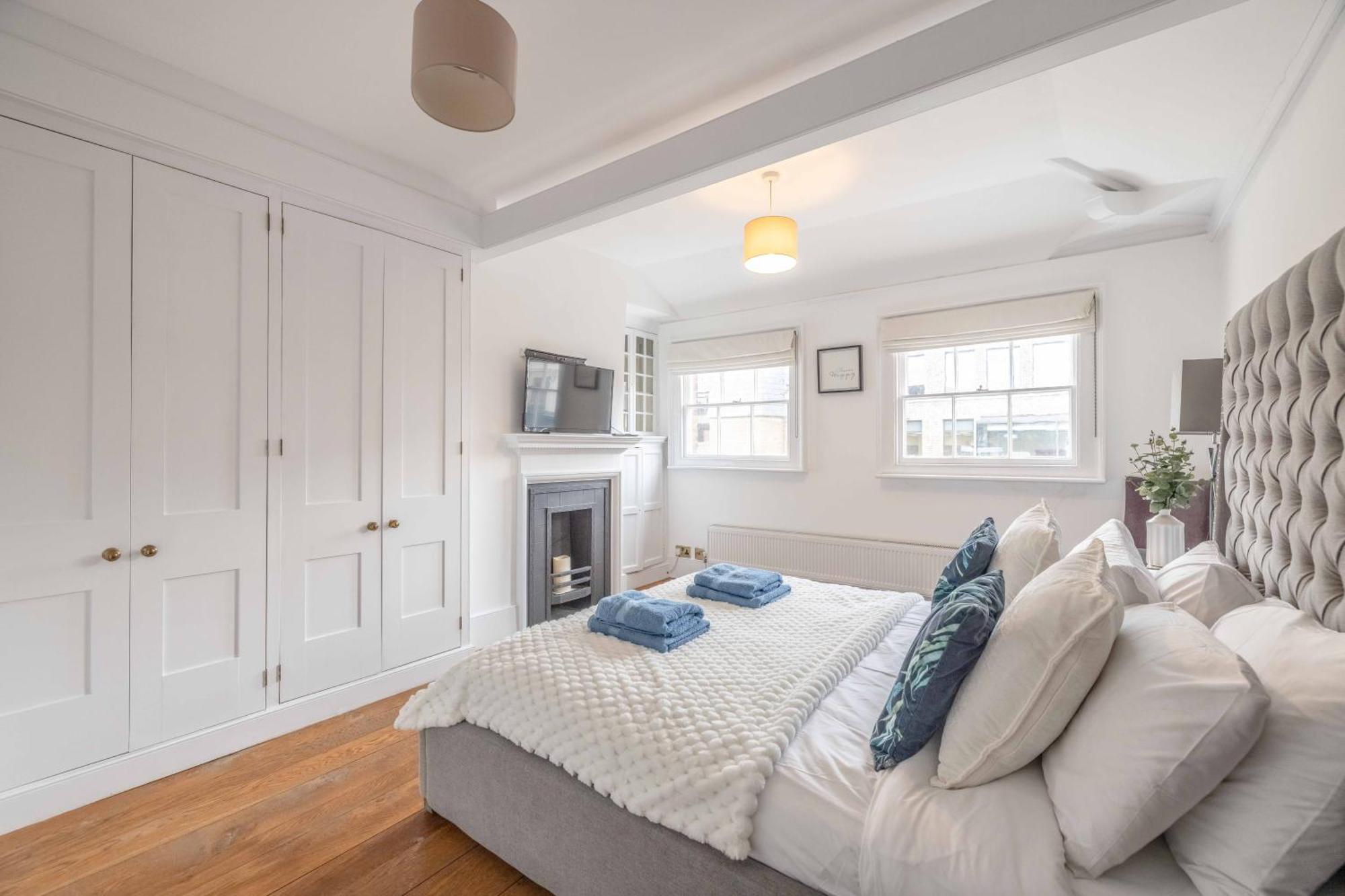 Holiday home Vip Guard Views! 2 Bed Steps From Castle Windsor