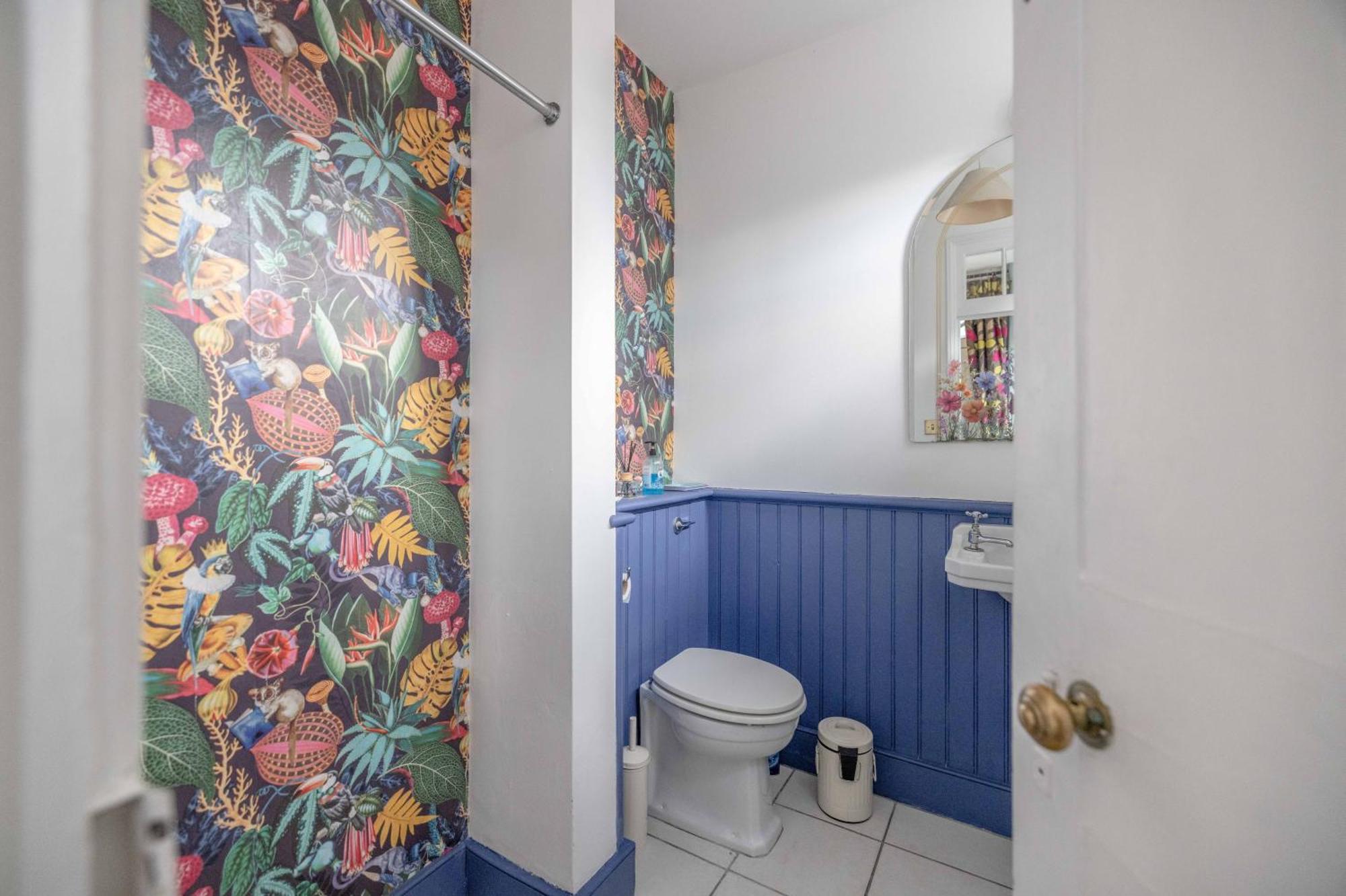 Vip Guard Views! 2 Bed Steps From Castle