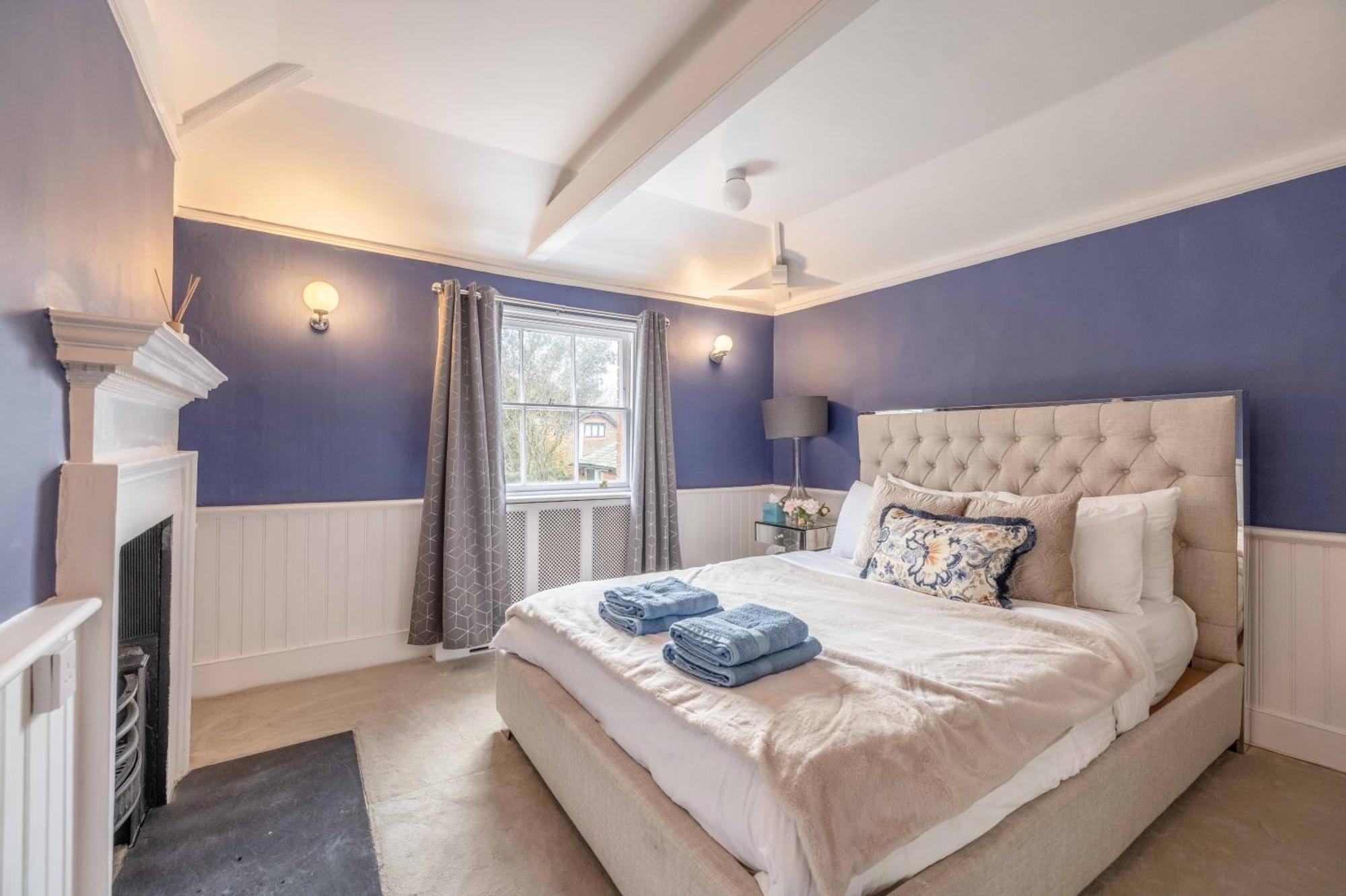 Vip Guard Views! 2 Bed Steps From Castle Holiday home