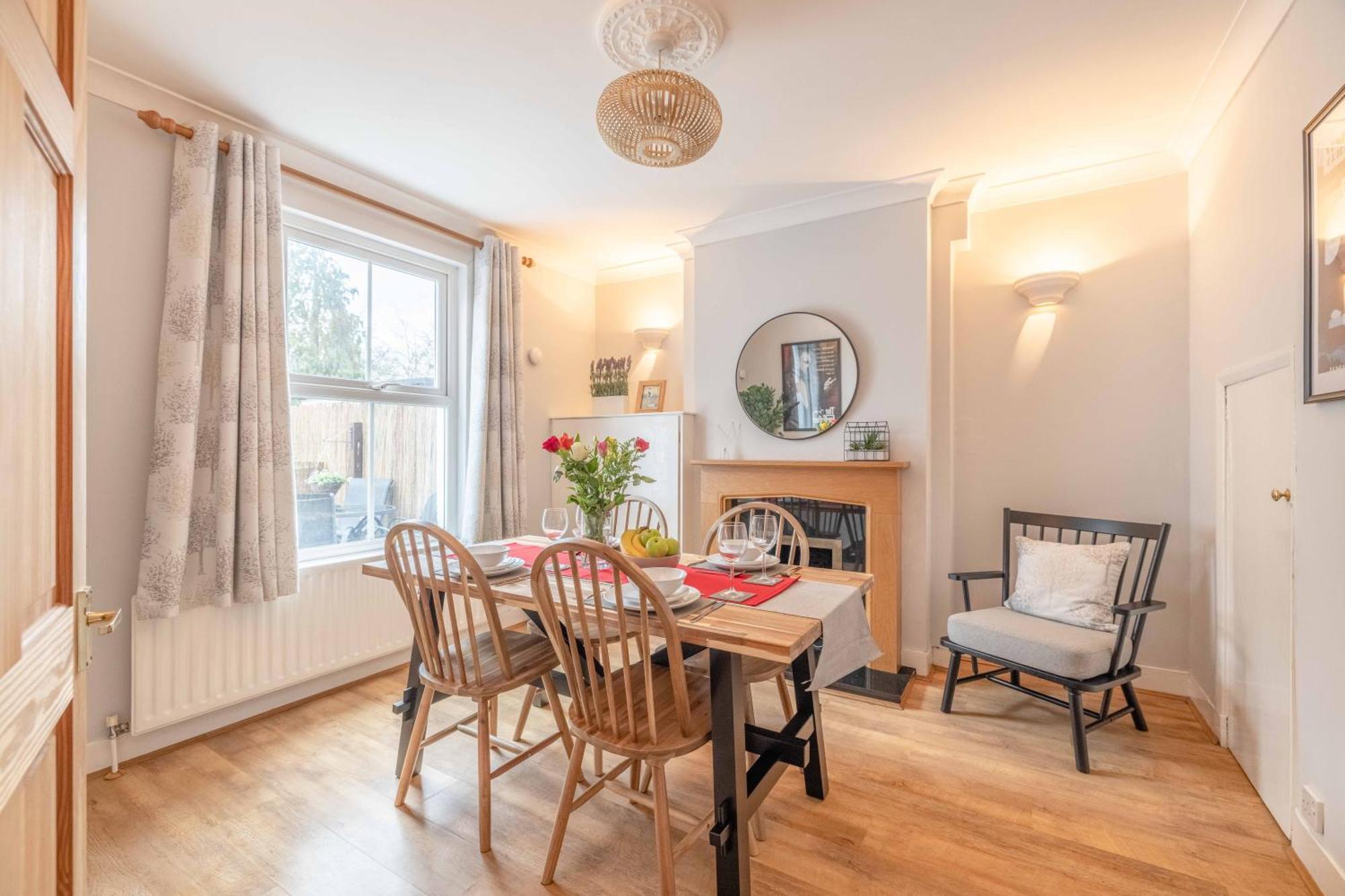 2br Character Minutes From Windsor, Private Garden * Windsor