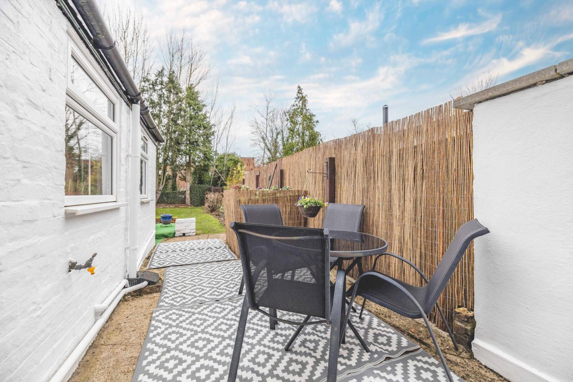 2br Character Minutes From Windsor, Private Garden