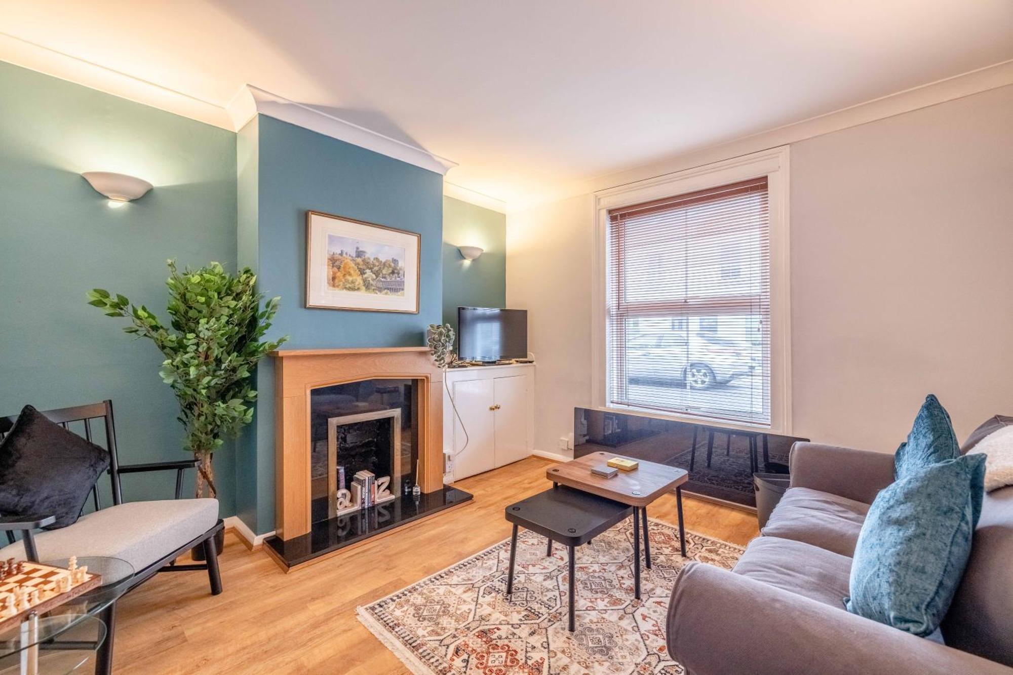 2br Character Minutes From Windsor, Private Garden Holiday home Windsor