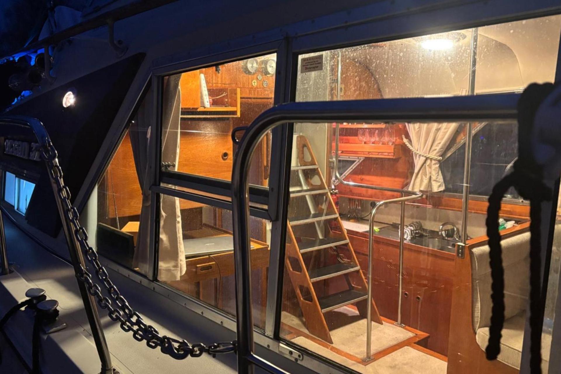 Riverside Boat Retreat On The River Thames Holiday home *