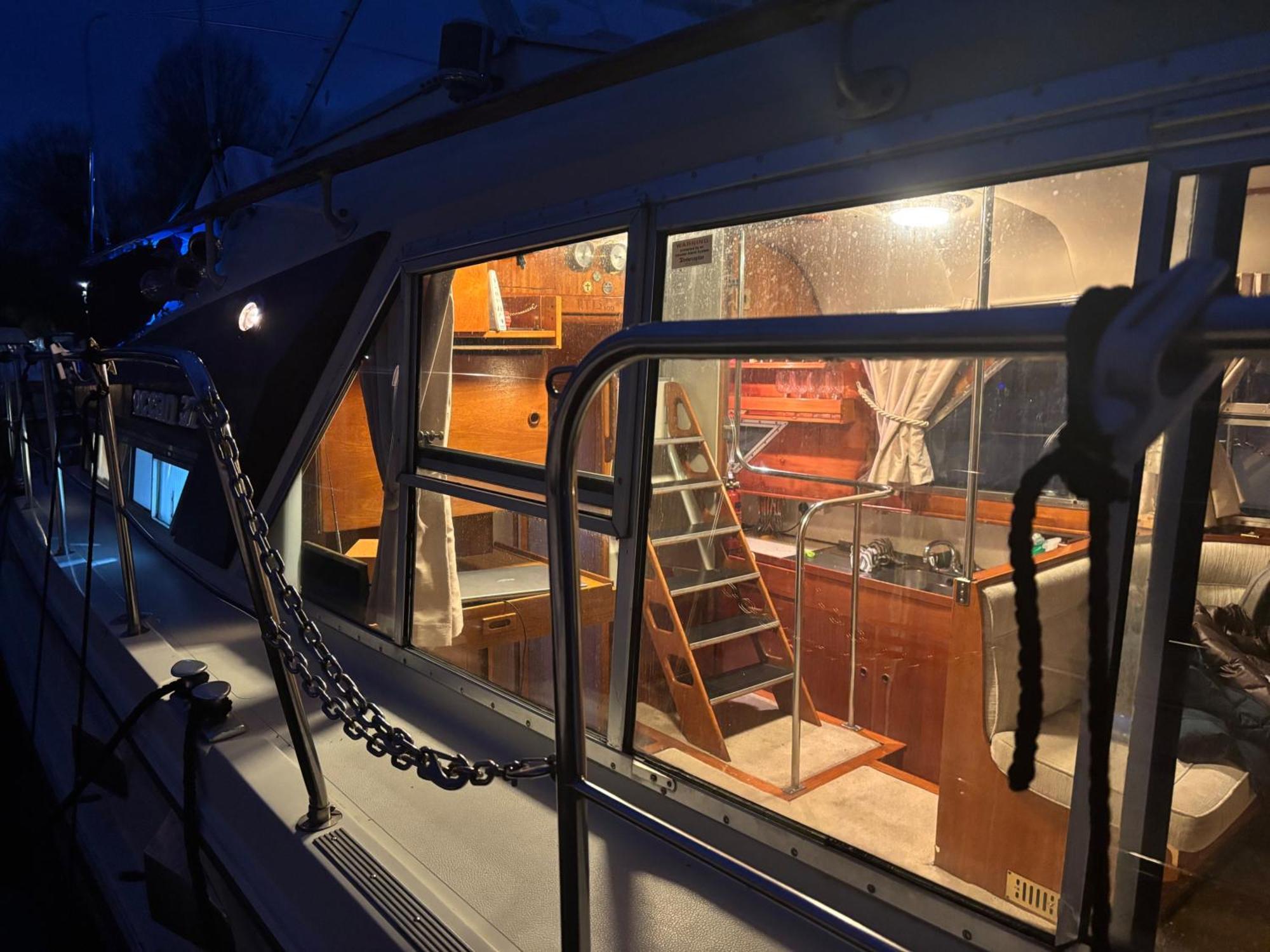 Riverside Boat Retreat On The River Thames Windsor