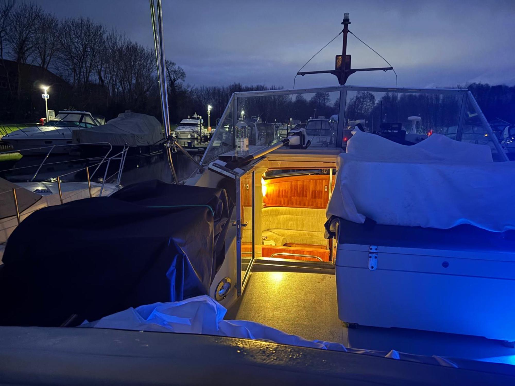 Riverside Boat Retreat On The River Thames Holiday home Windsor
