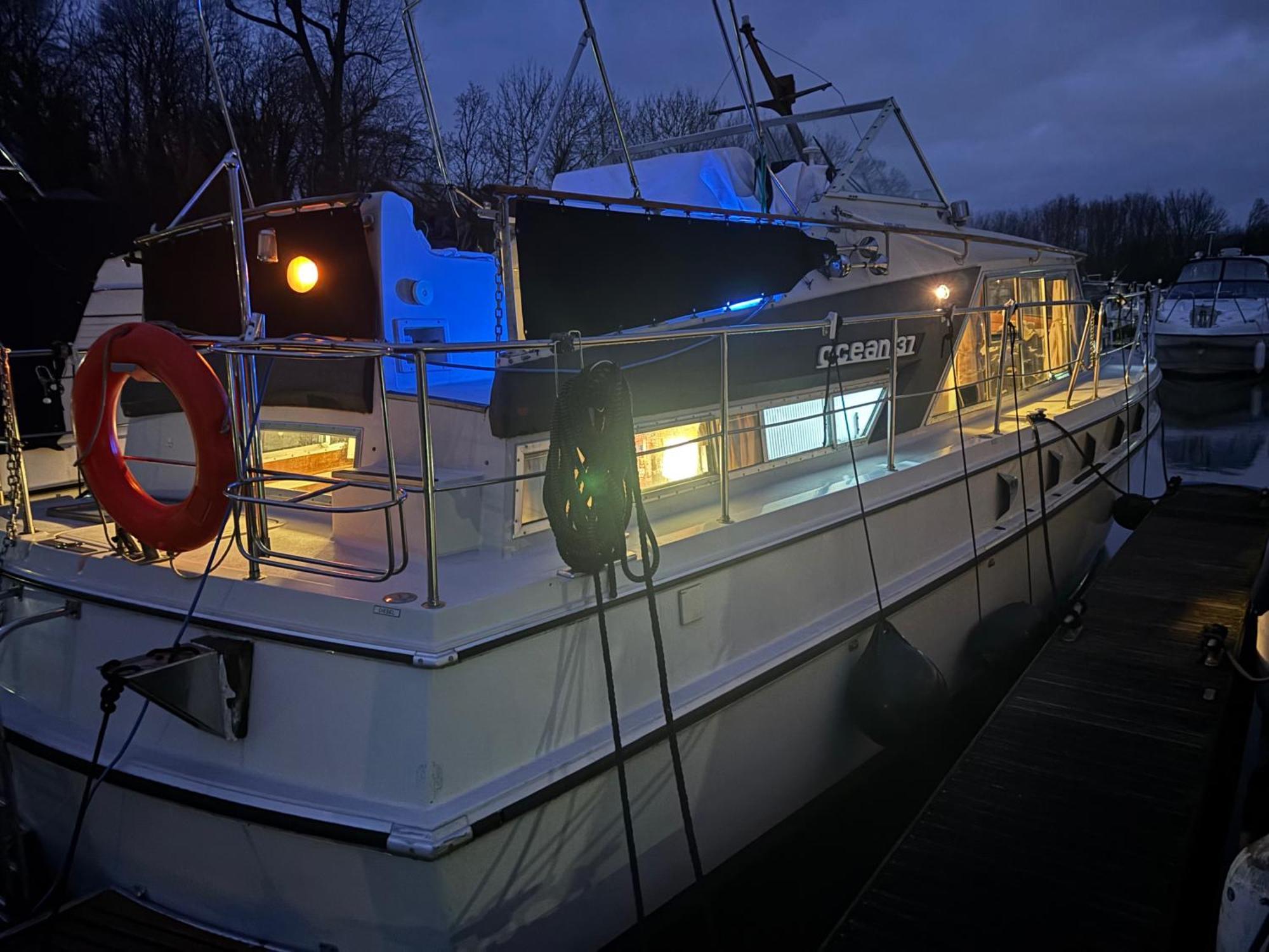Holiday home Riverside Boat Retreat On The River Thames *