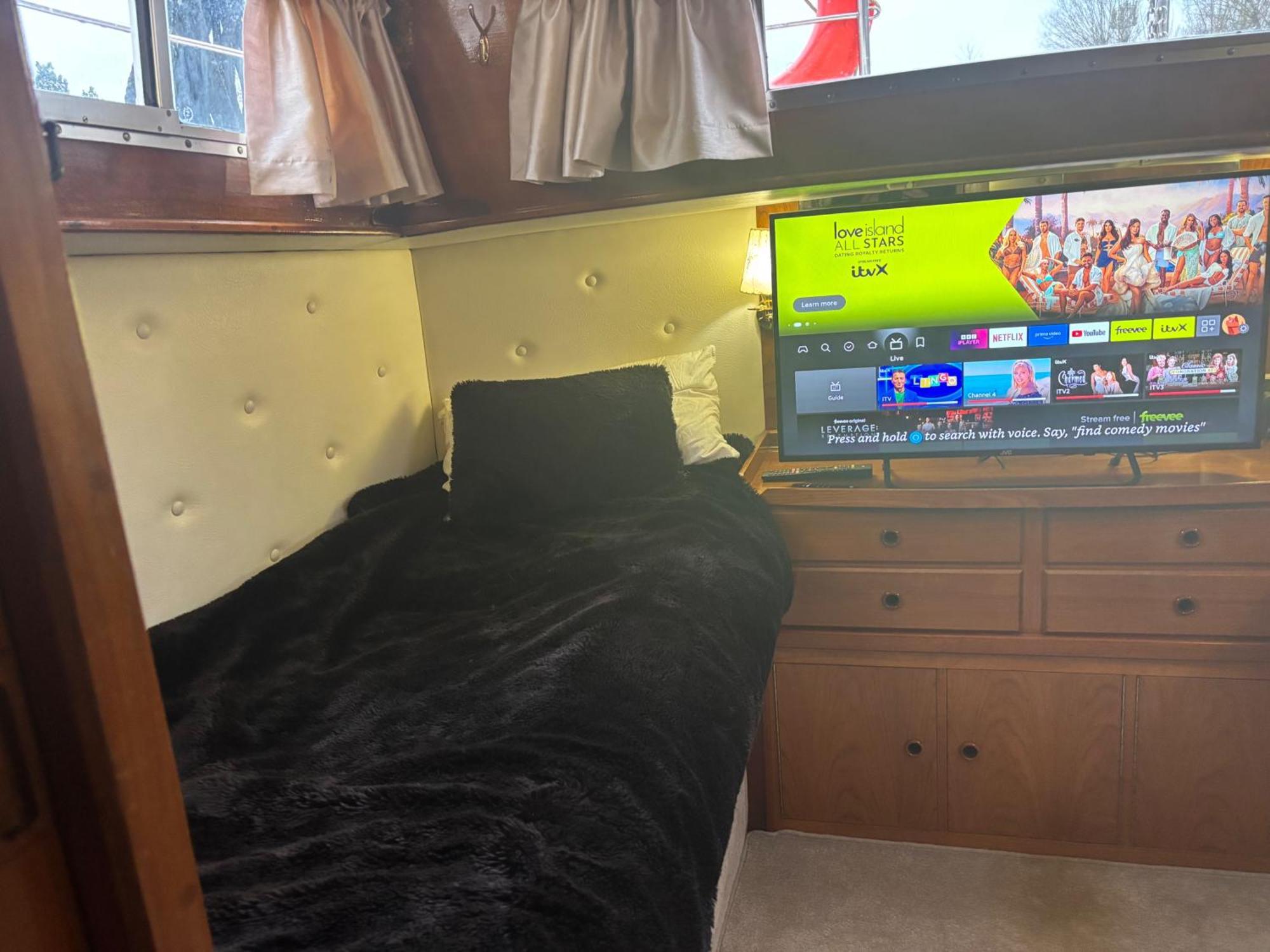 Holiday home Riverside Boat Retreat On The River Thames Windsor