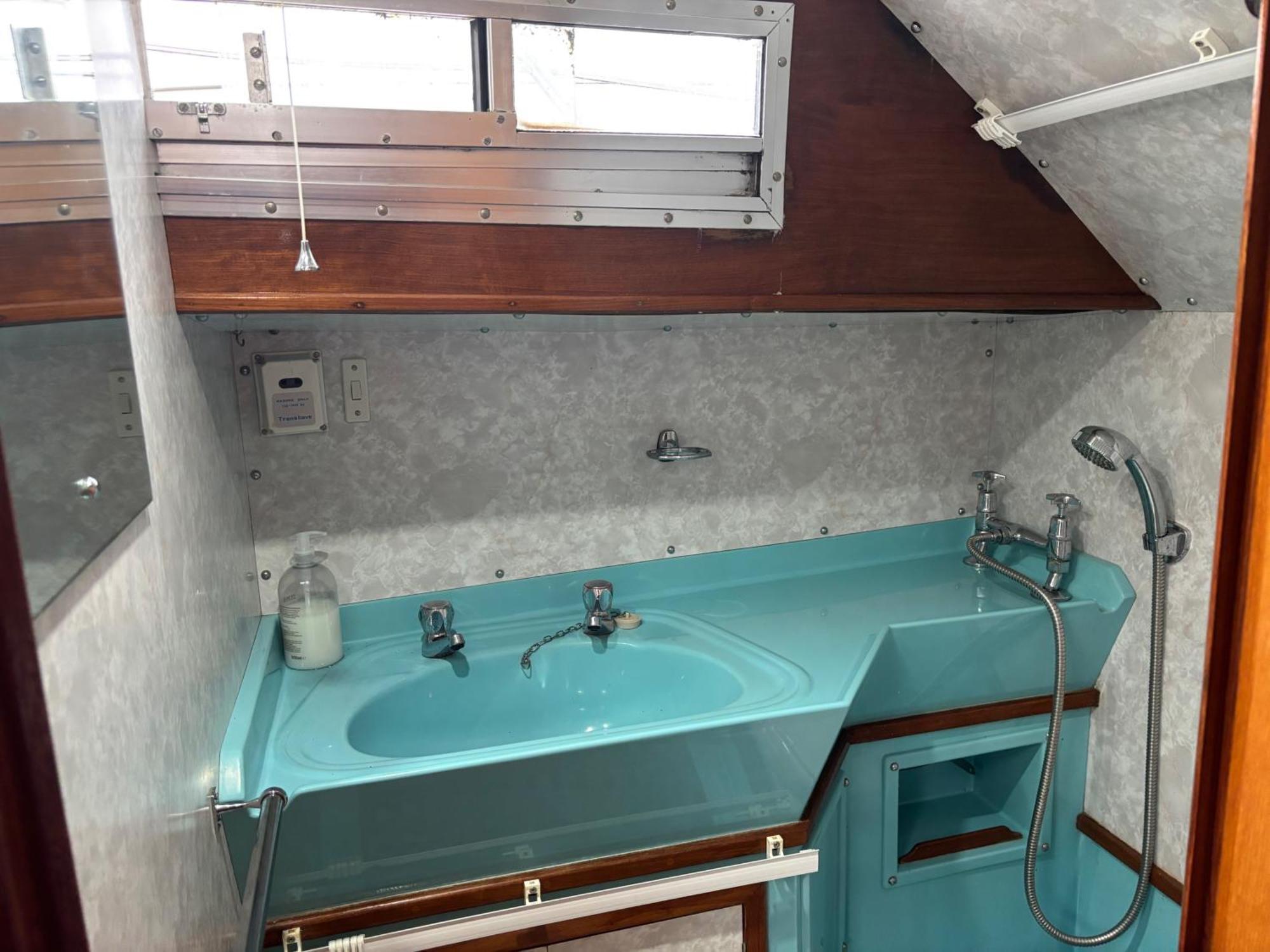 Holiday home Riverside Boat Retreat On The River Thames *