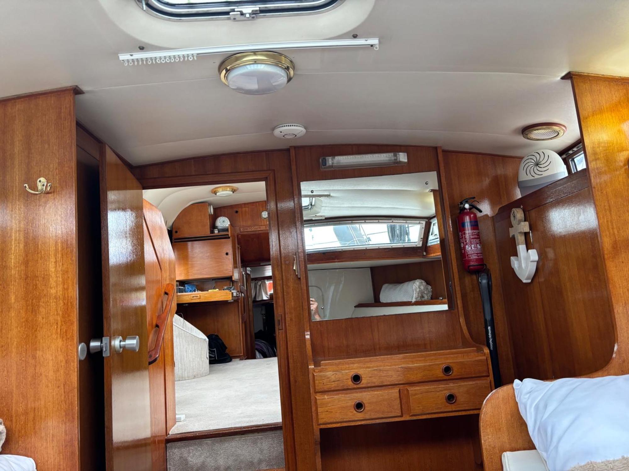 Riverside Boat Retreat On The River Thames Holiday home *