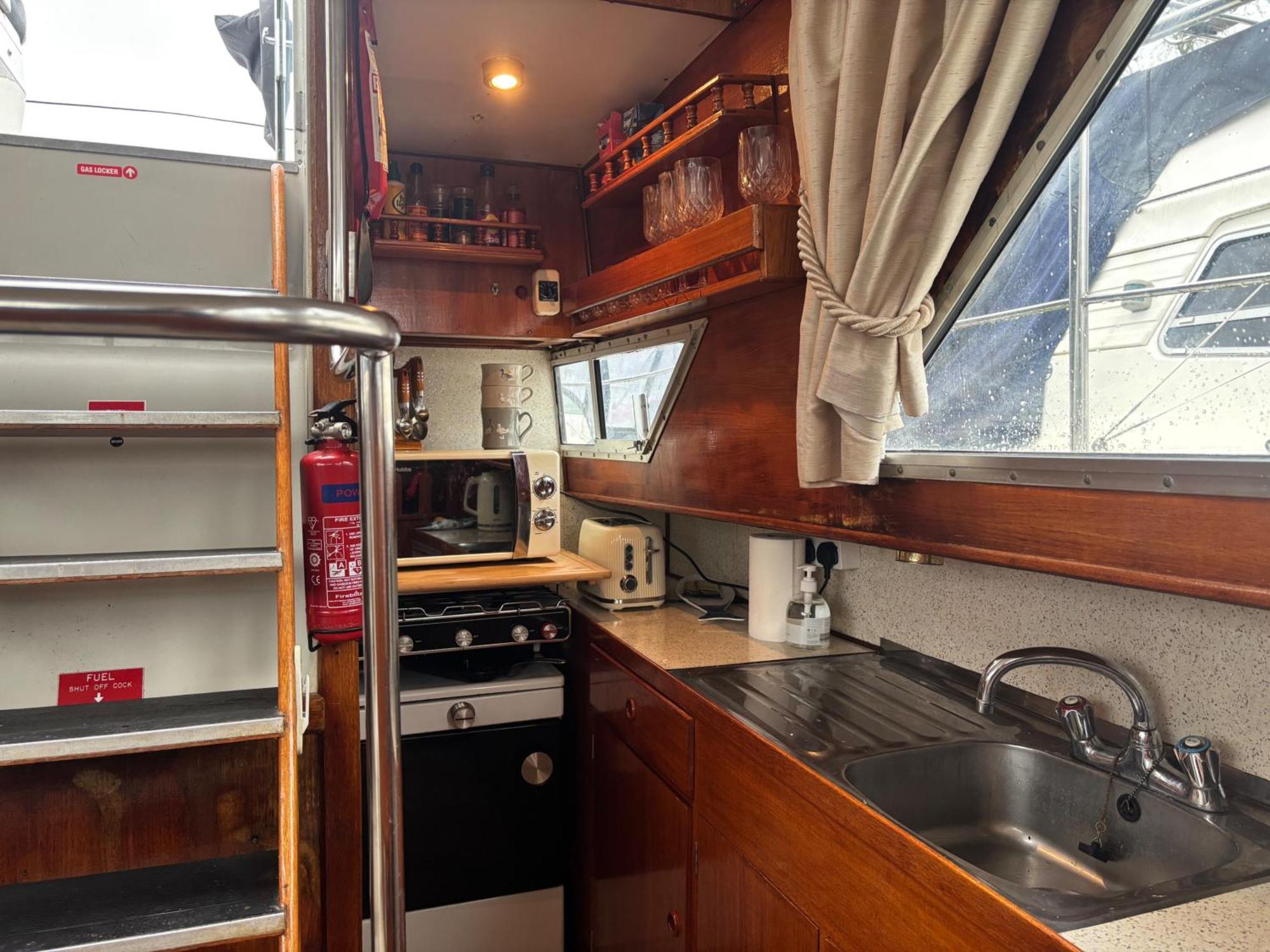 Holiday home Riverside Boat Retreat On The River Thames Windsor