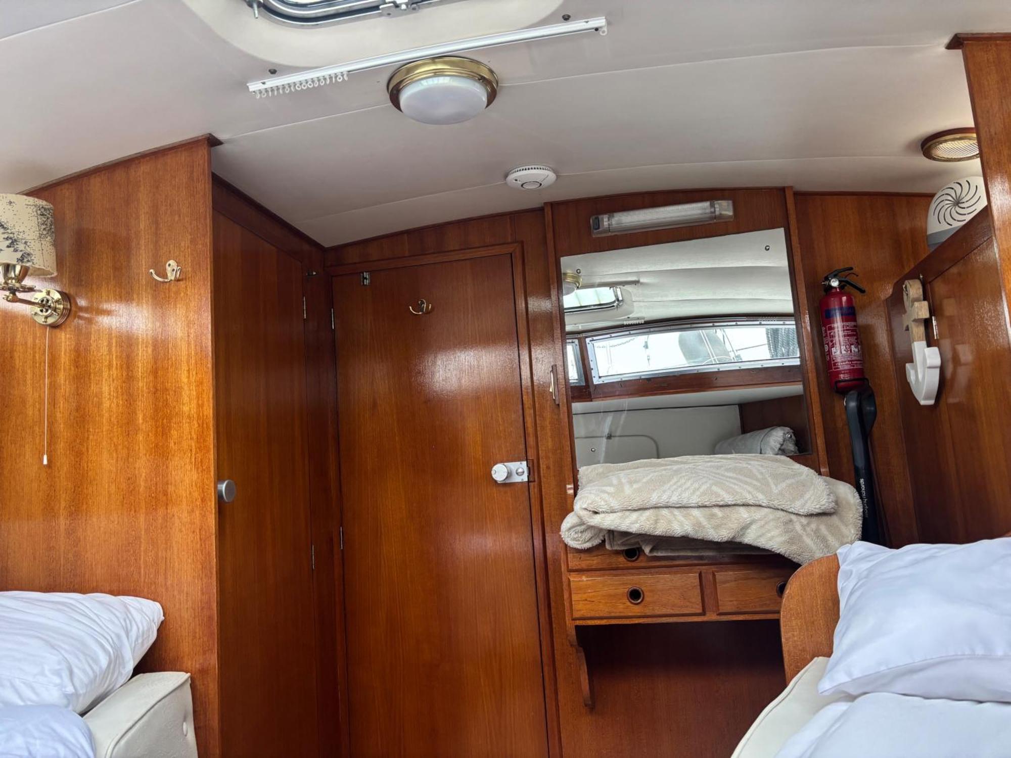 Riverside Boat Retreat On The River Thames Holiday home