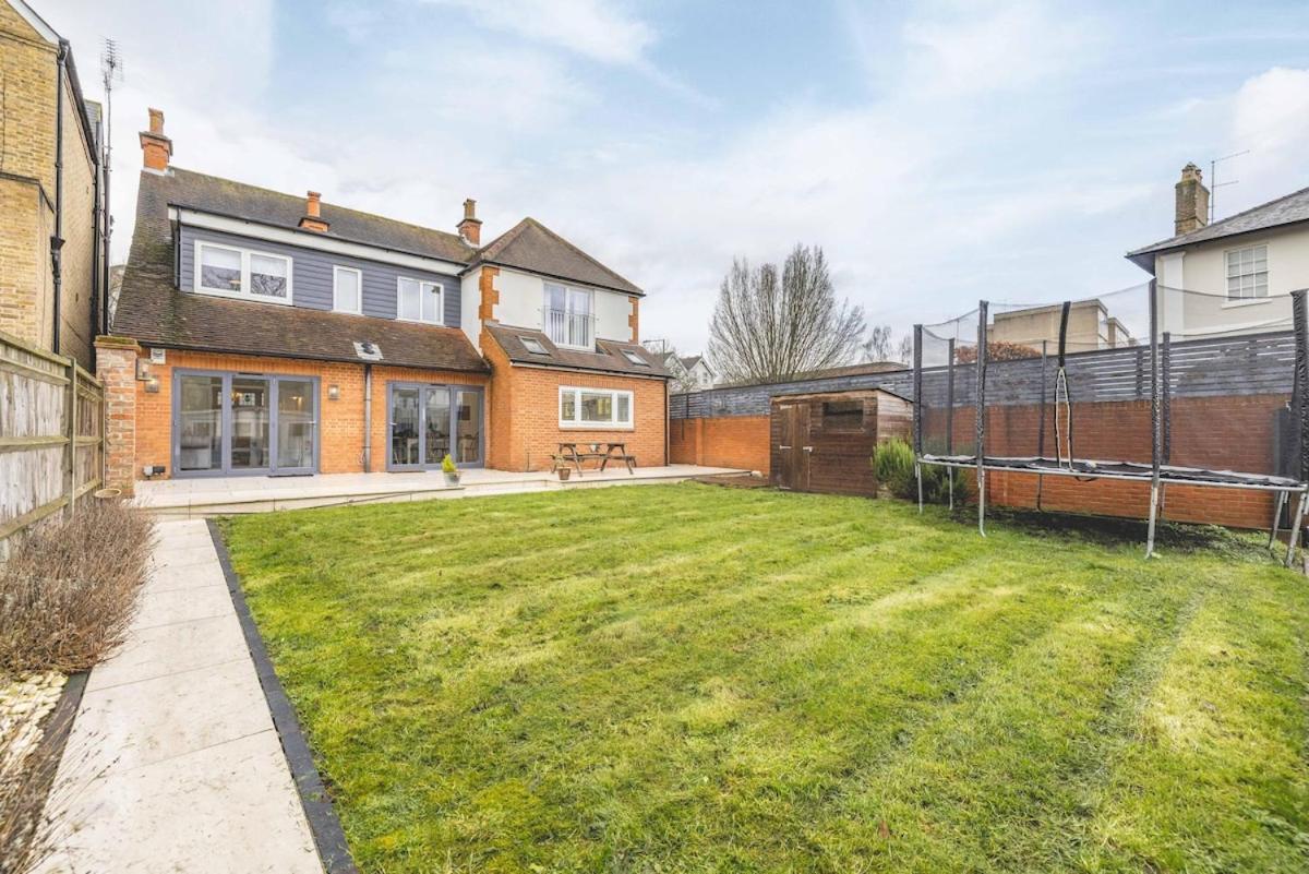 Spacious 5br Home, Parking, Walk To Windsor