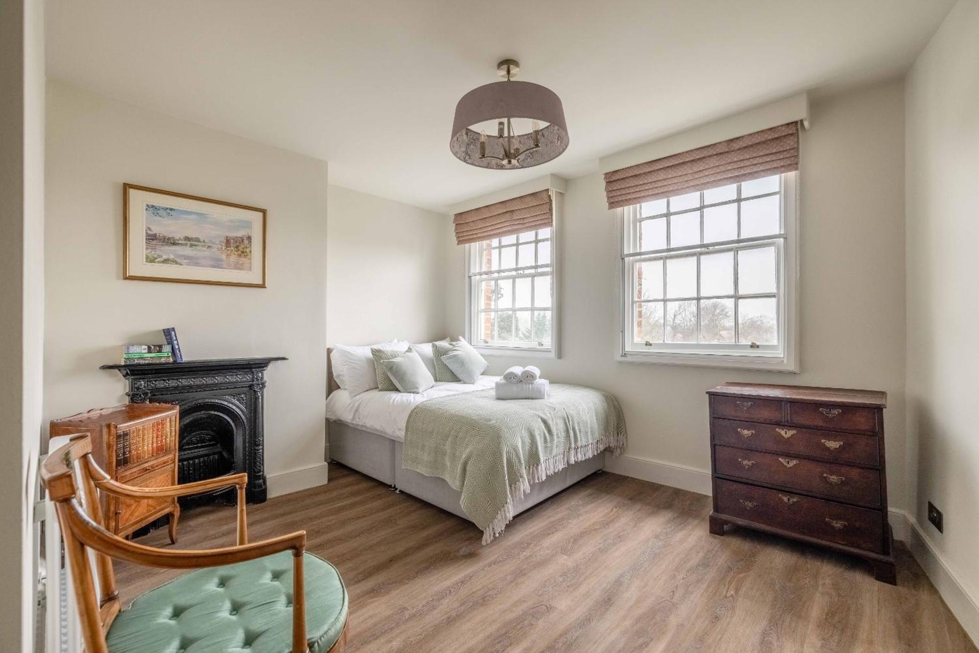 Consorts And Concubines Apartment Windsor