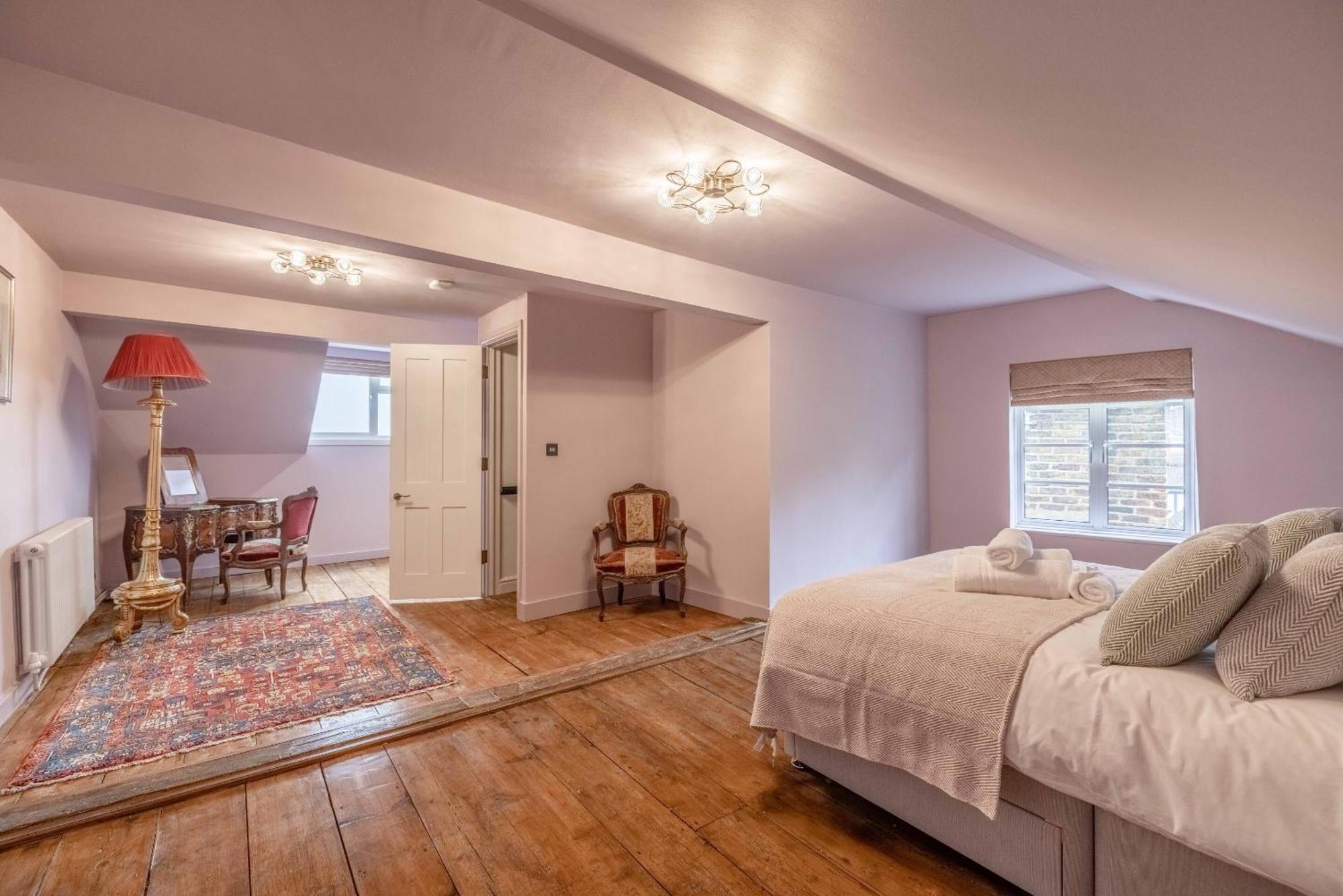 Apartment Consorts And Concubines Windsor