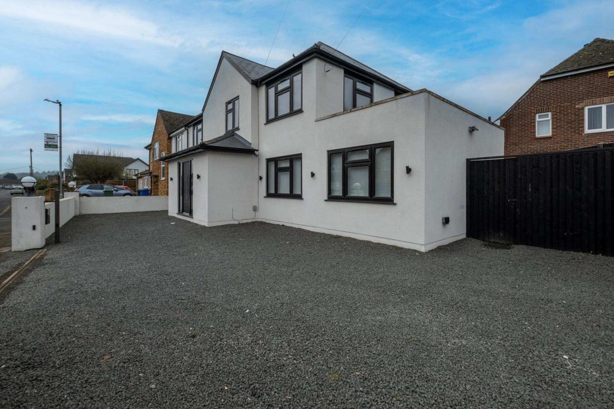 Holiday home Stunning 5 Bedroom, 3 Bathroom Home In Windsor Windsor