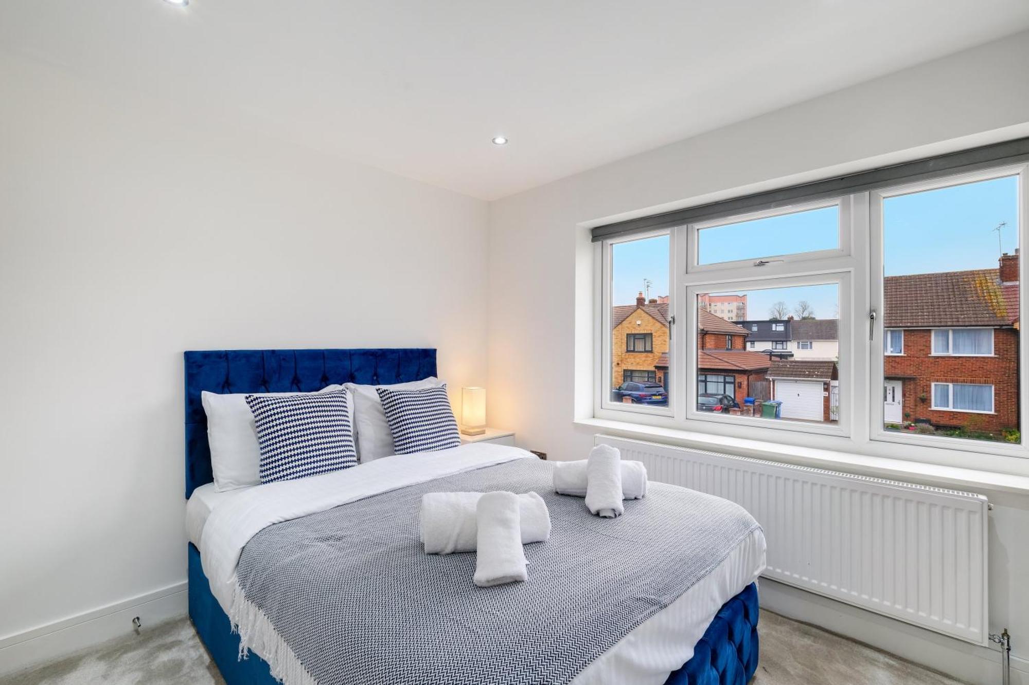 Stunning 5 Bedroom, 3 Bathroom Home In Windsor