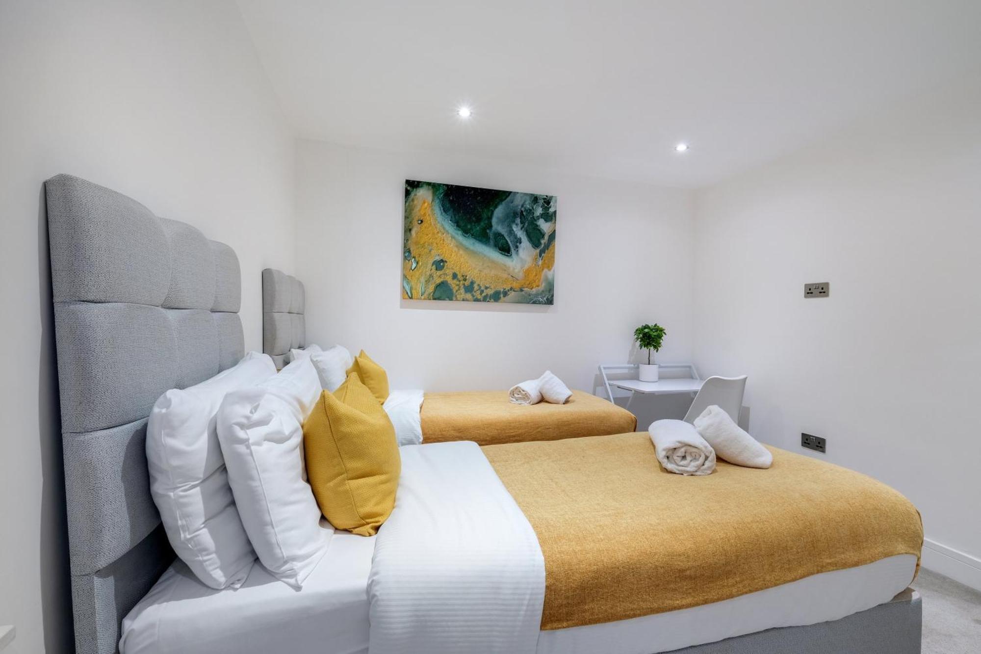 Holiday home Stunning 5 Bedroom, 3 Bathroom Home In Windsor
