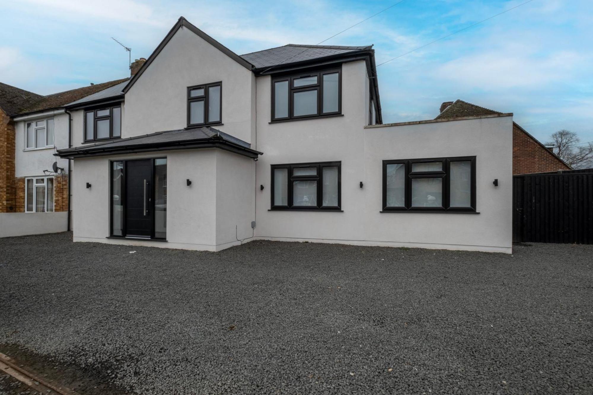 Holiday home Stunning 5 Bedroom, 3 Bathroom Home In Windsor Windsor
