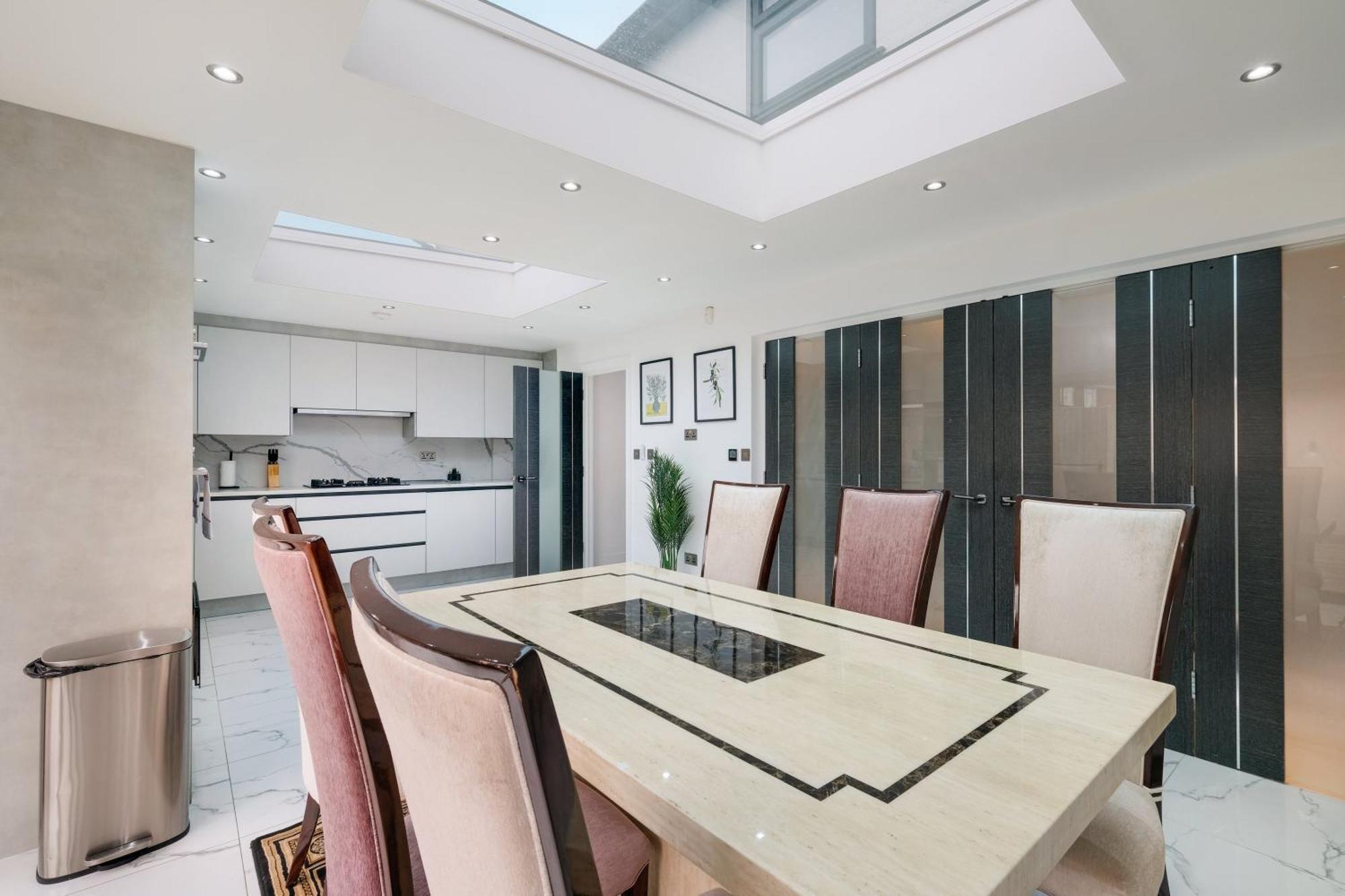 Stunning 5 Bedroom, 3 Bathroom Home In Windsor Windsor