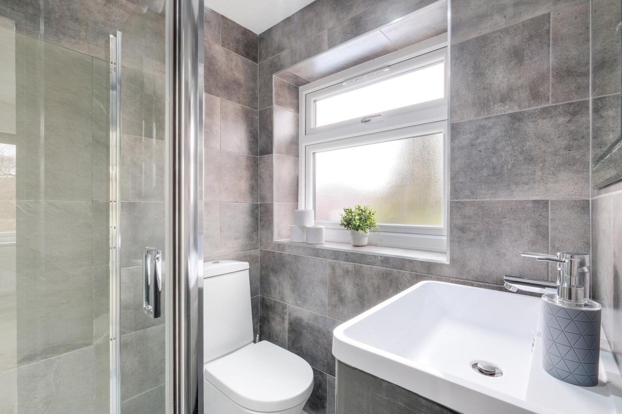 Holiday home Stunning 5 Bedroom, 3 Bathroom Home In Windsor