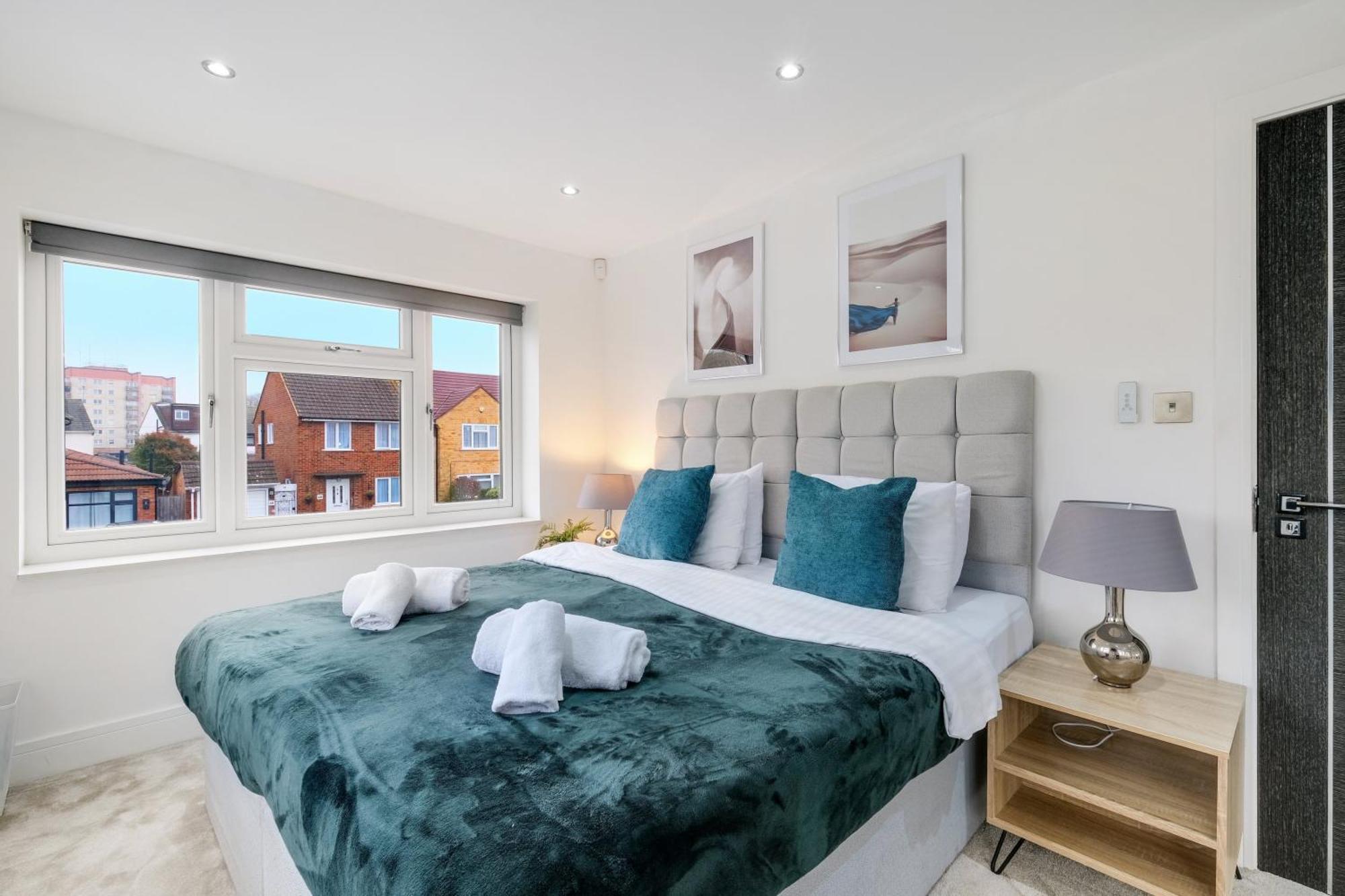 Stunning 5 Bedroom, 3 Bathroom Home In Windsor Holiday home Windsor