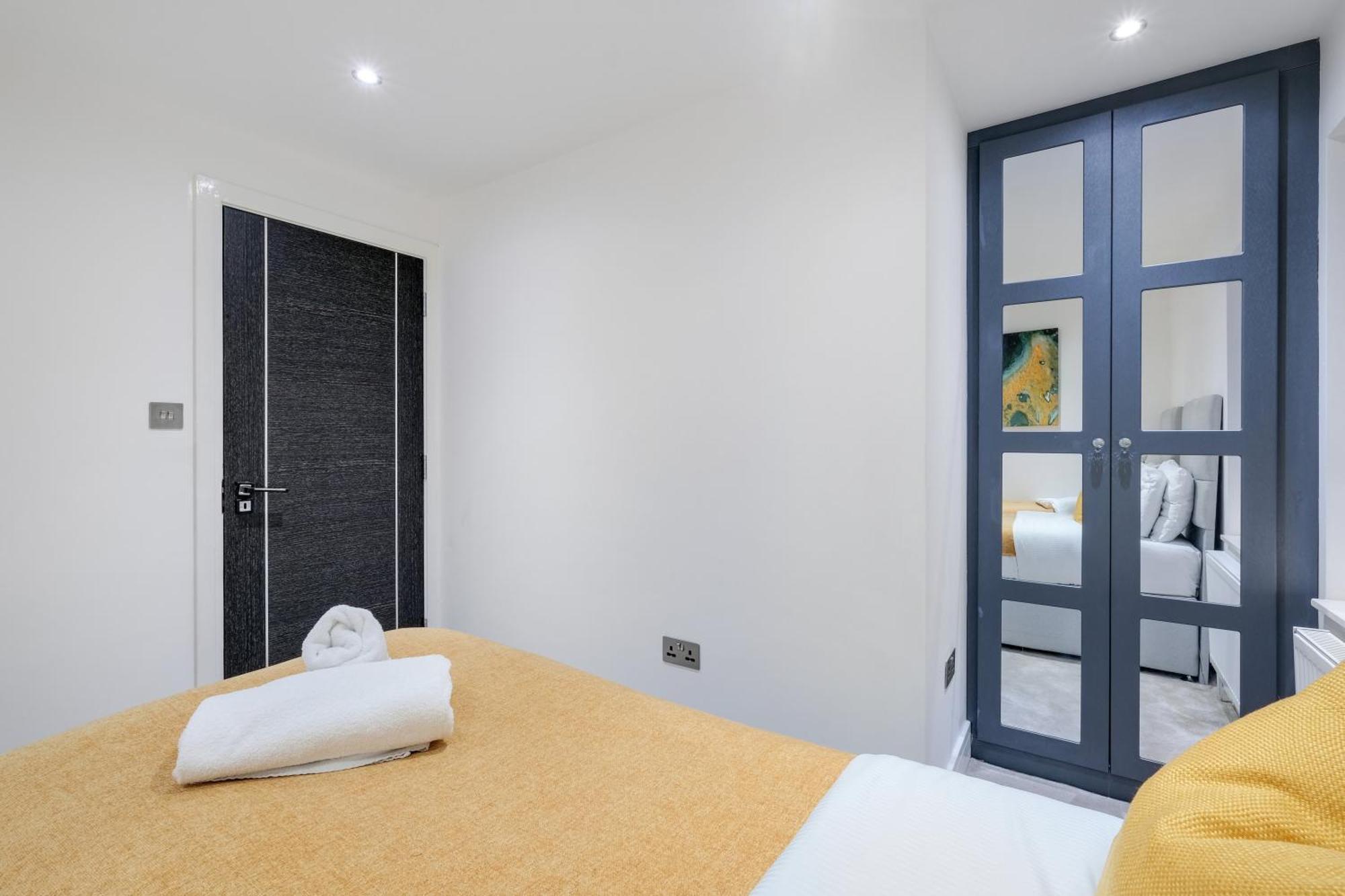 Holiday home Stunning 5 Bedroom, 3 Bathroom Home In Windsor Windsor