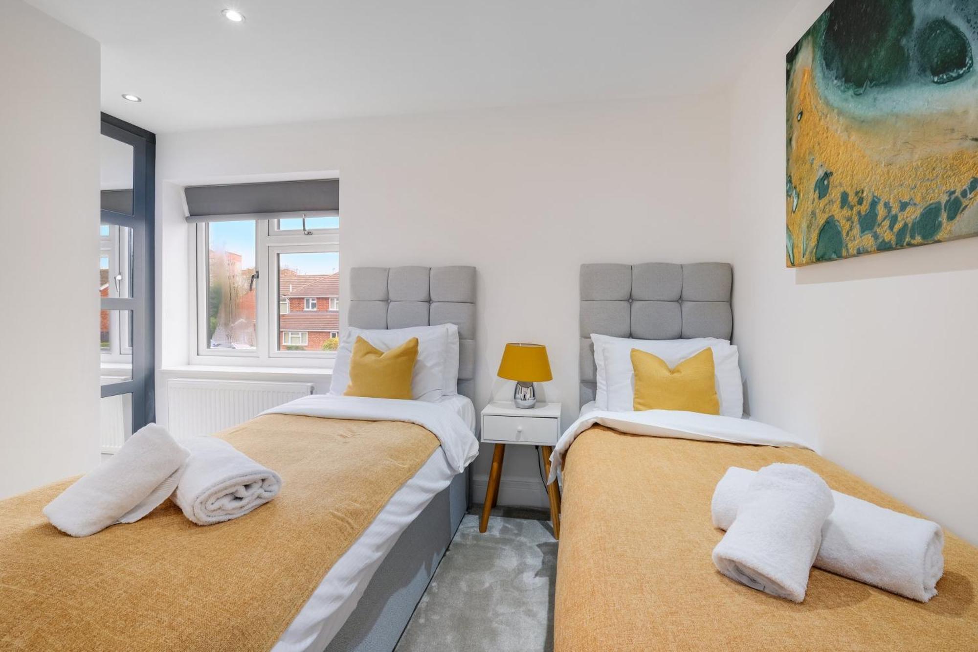 Stunning 5 Bedroom, 3 Bathroom Home In Windsor Windsor