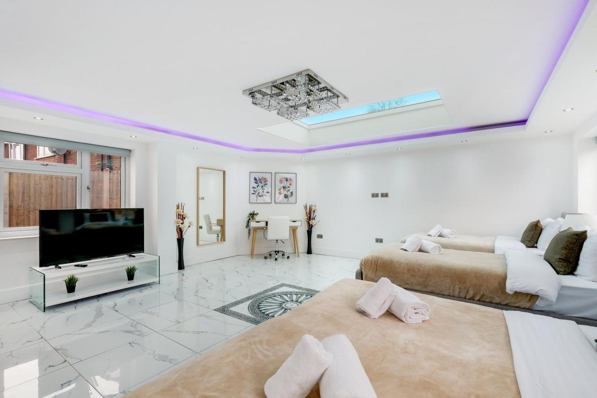 Holiday home Stunning 5 Bedroom, 3 Bathroom Home In Windsor *
