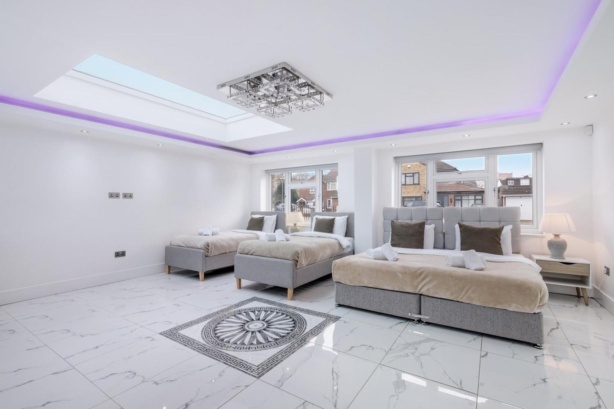 Holiday home Stunning 5 Bedroom, 3 Bathroom Home In Windsor Windsor