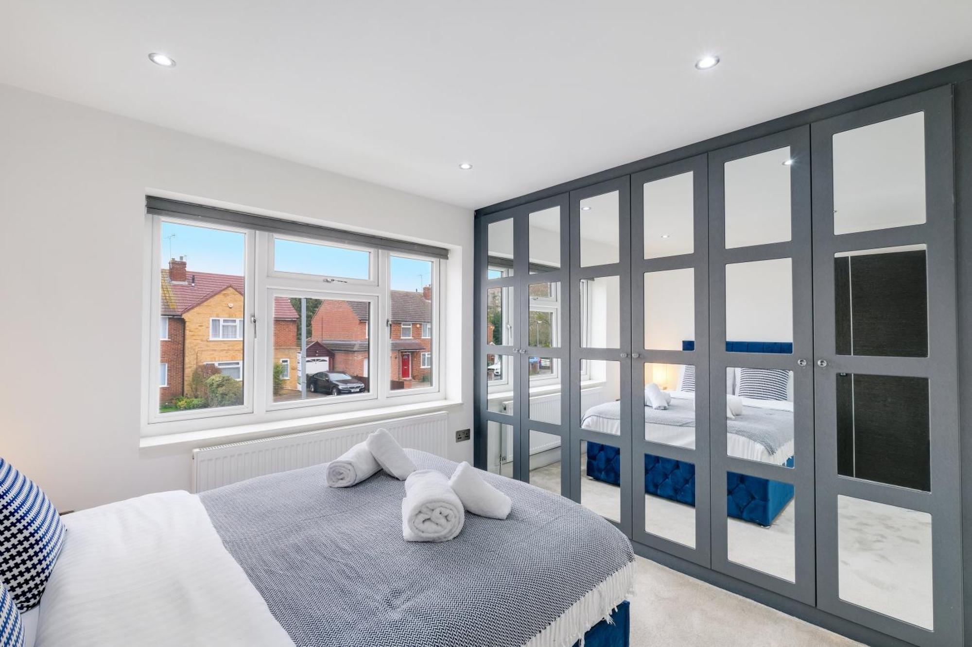 Stunning 5 Bedroom, 3 Bathroom Home In Windsor Holiday home Windsor