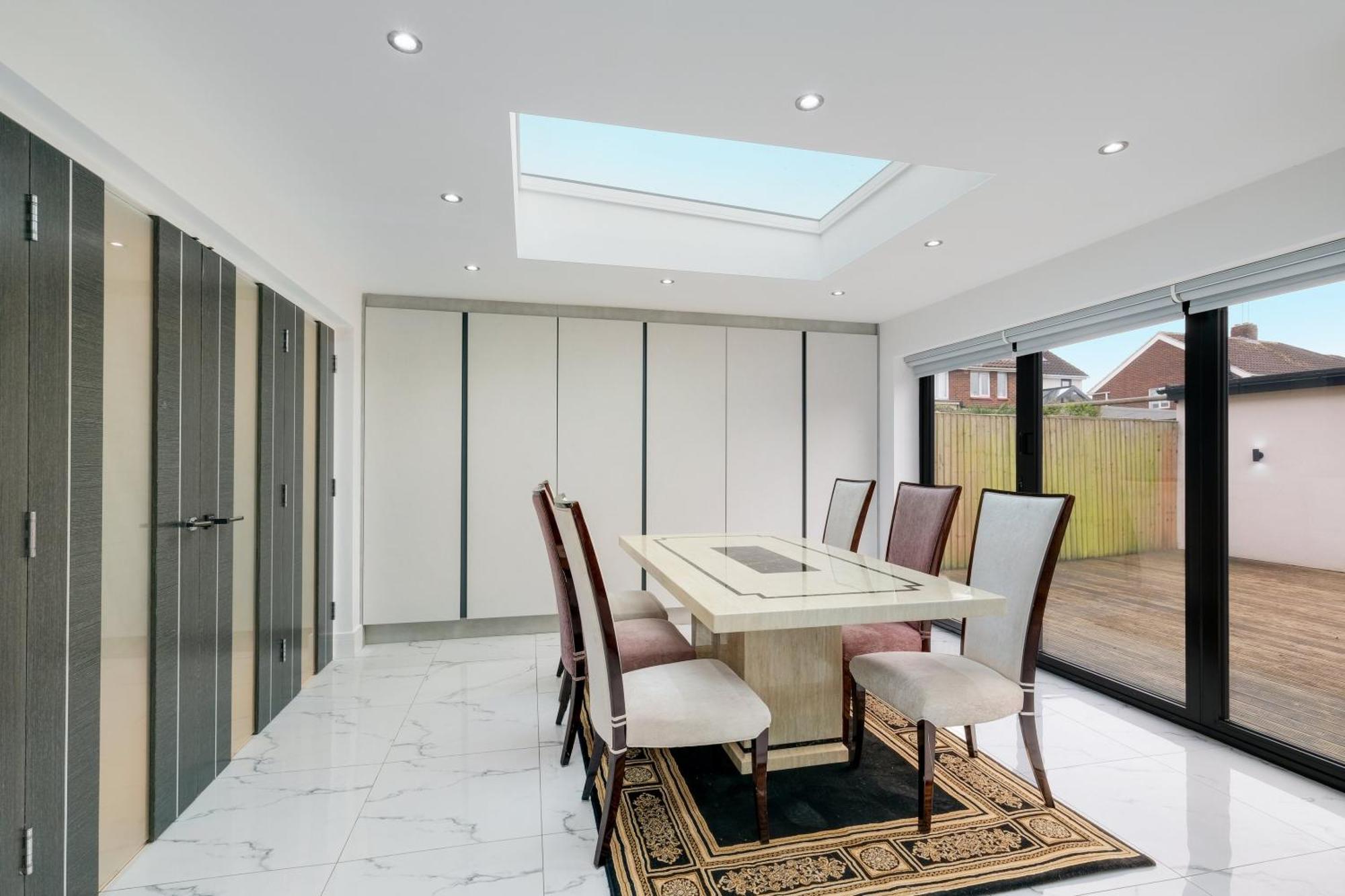 Holiday home Stunning 5 Bedroom, 3 Bathroom Home In Windsor *