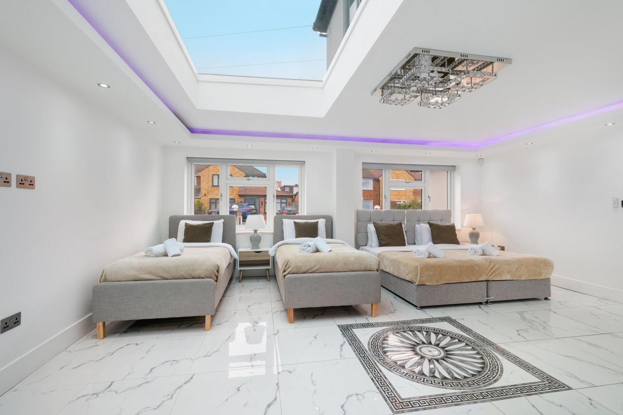 Holiday home Stunning 5 Bedroom, 3 Bathroom Home In Windsor