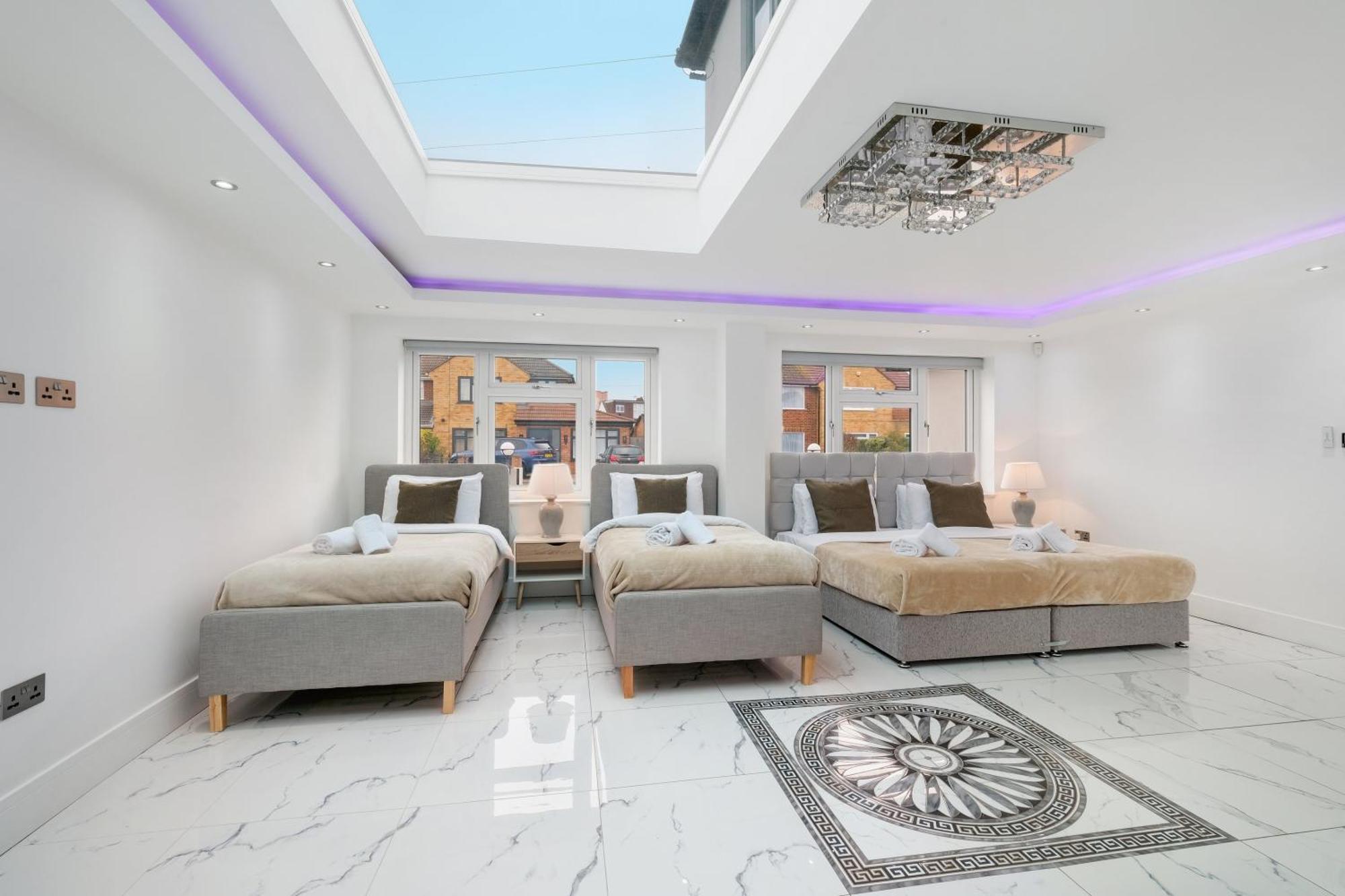 Holiday home Stunning 5 Bedroom, 3 Bathroom Home In Windsor