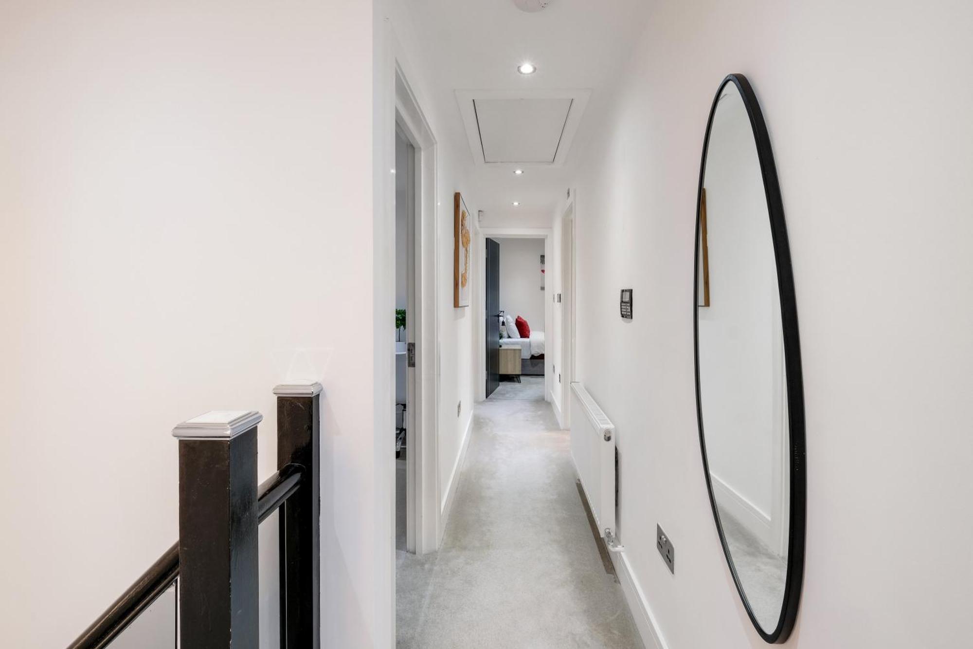 Holiday home Stunning 5 Bedroom, 3 Bathroom Home In Windsor Windsor