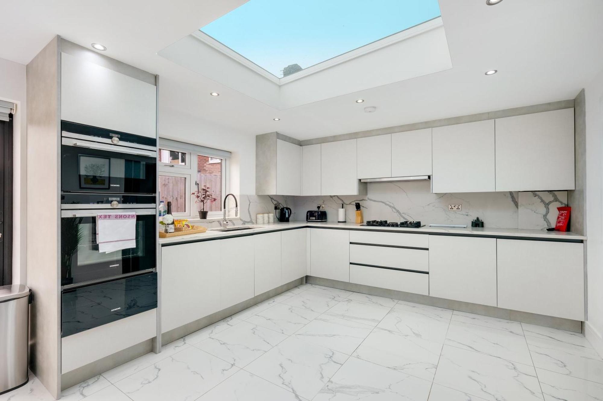 Holiday home Stunning 5 Bedroom, 3 Bathroom Home In Windsor *