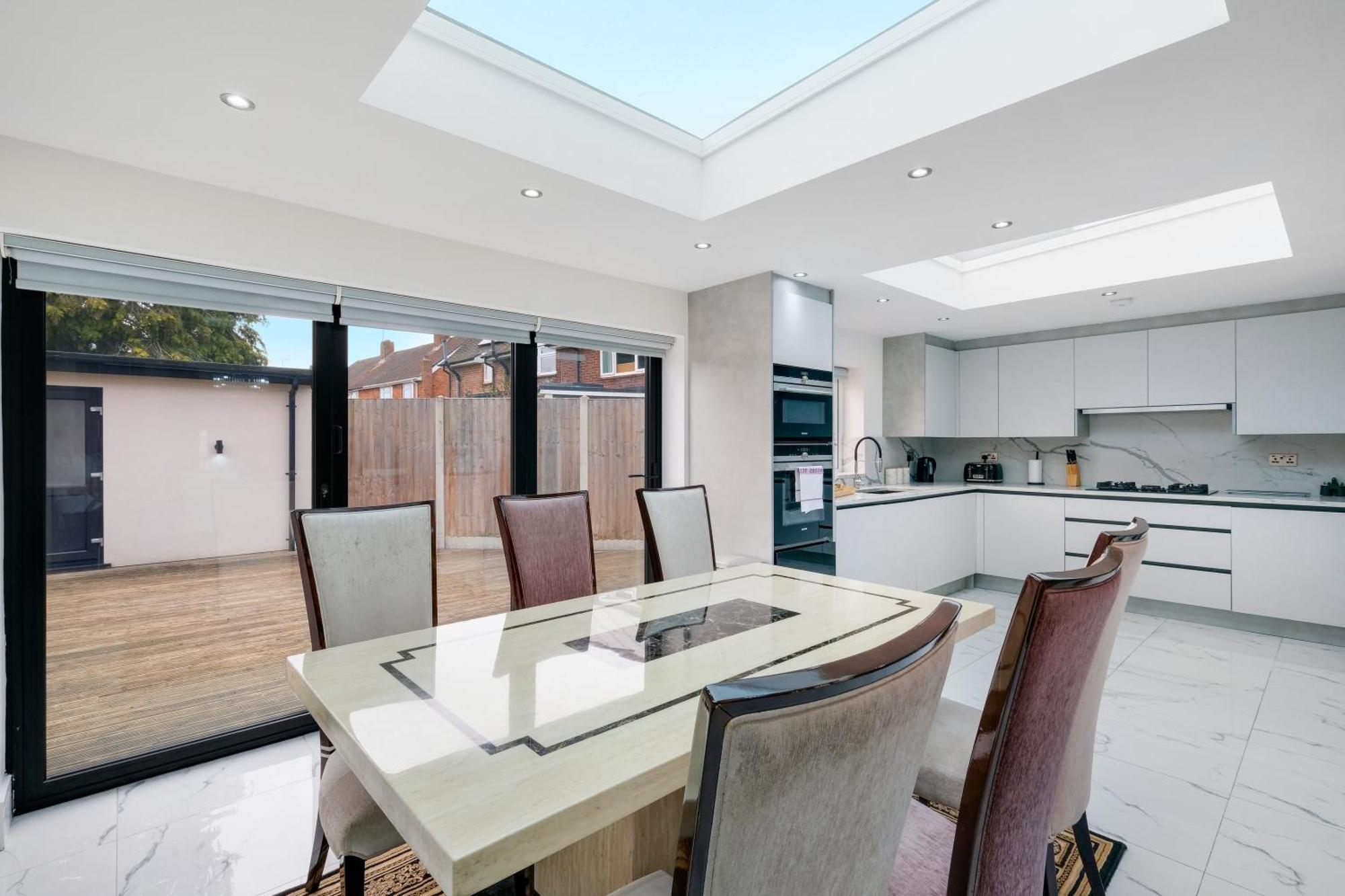 Holiday home Stunning 5 Bedroom, 3 Bathroom Home In Windsor
