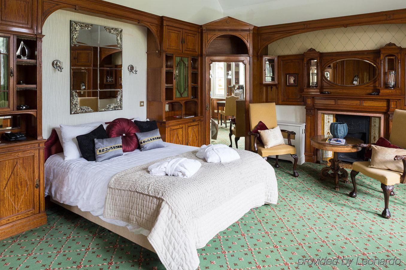 Oakley Court 4*