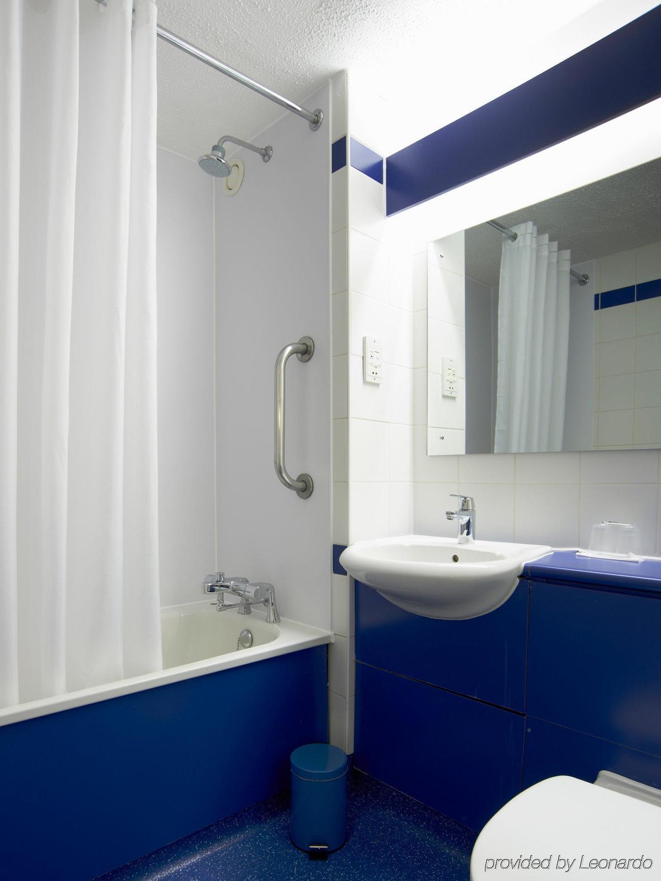 Travelodge Hotel 3*