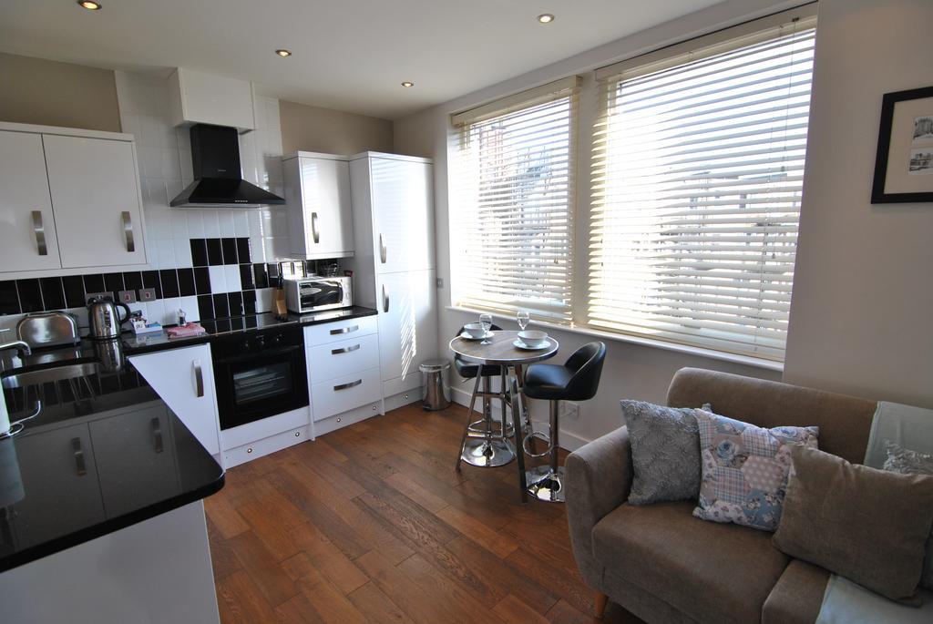 The Courtyard 2 Bedroom Apartments In Central Windsor With Parking Windsor