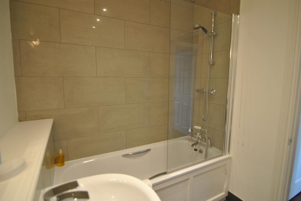 Lord Raglan House One Bedroom With Parking *