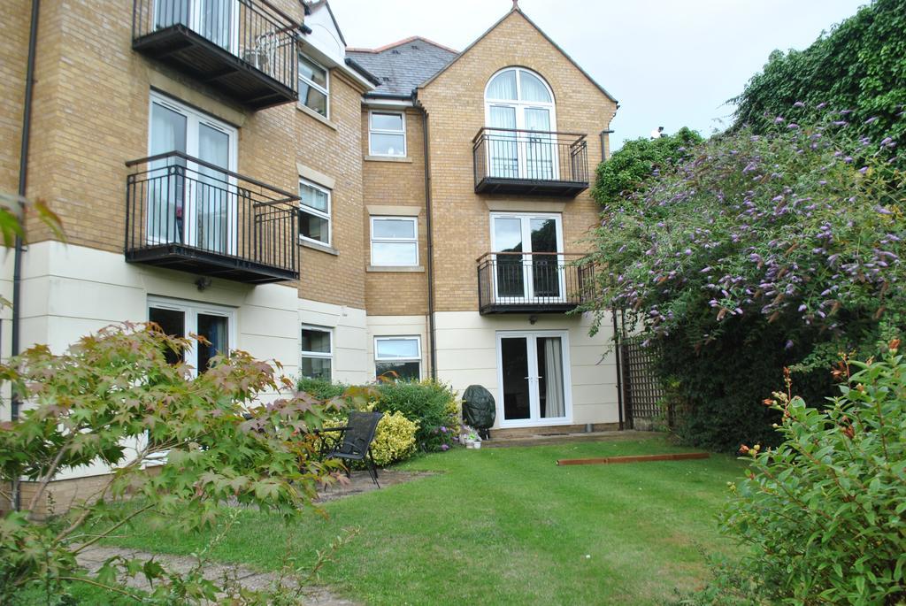 Lord Raglan House One Bedroom With Parking Windsor