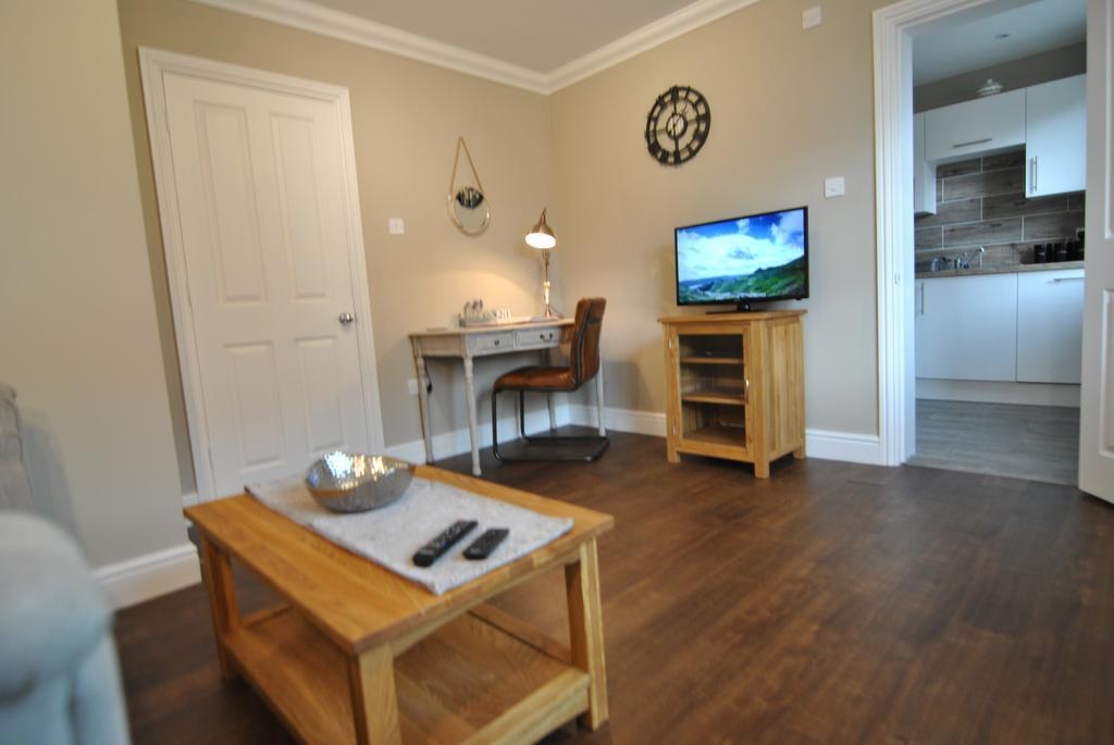Lord Raglan House One Bedroom With Parking Apartment *